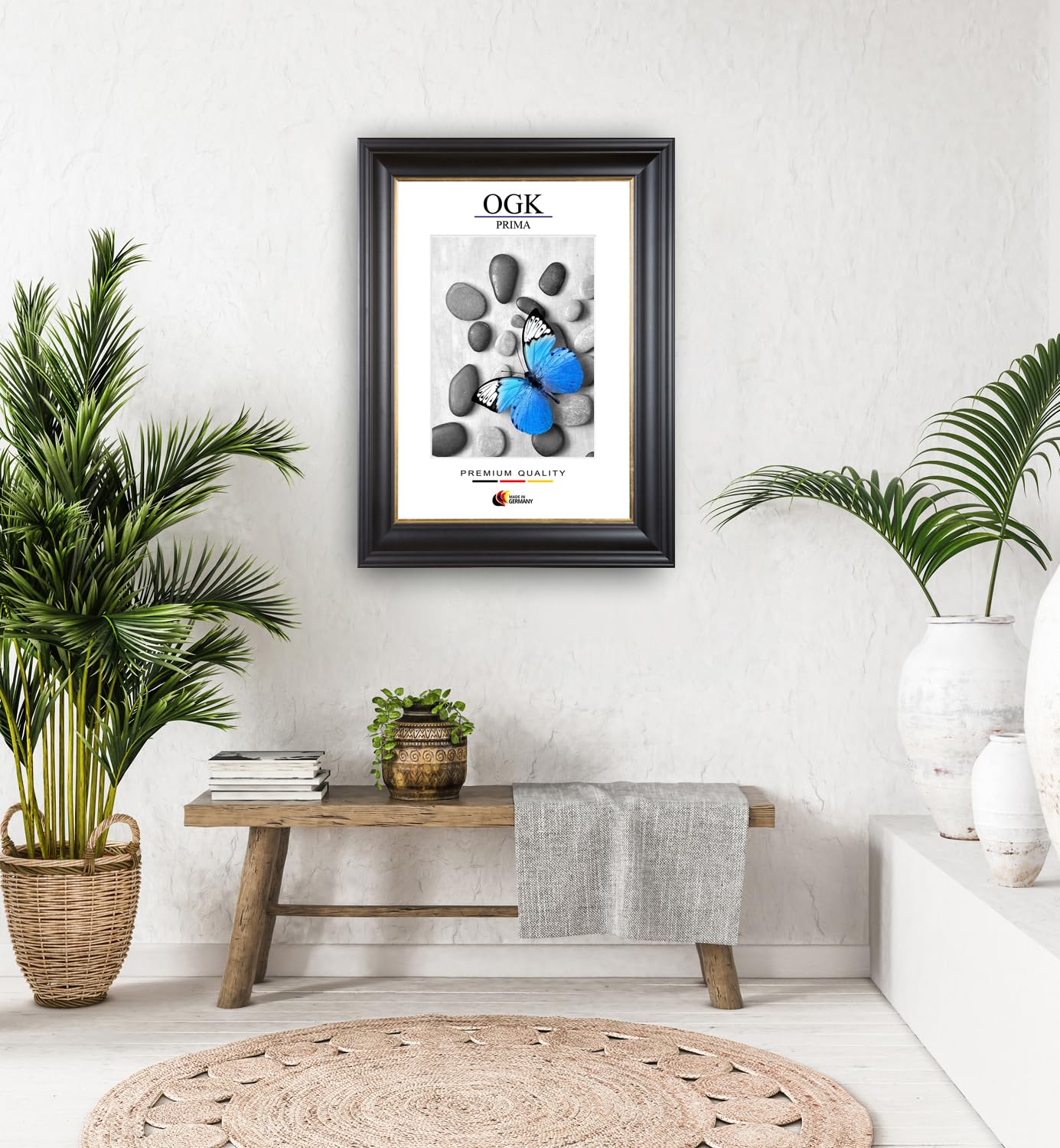 Online-GalleryKing Eleganter Bilderrahmen in Schwarz mit schmaler Goldkante 48 x 68 cm | Größe wählbar | Edler Holzrahmen | Maßanfertigung | für Fotos, Poster & Puzzle | OGK_44
