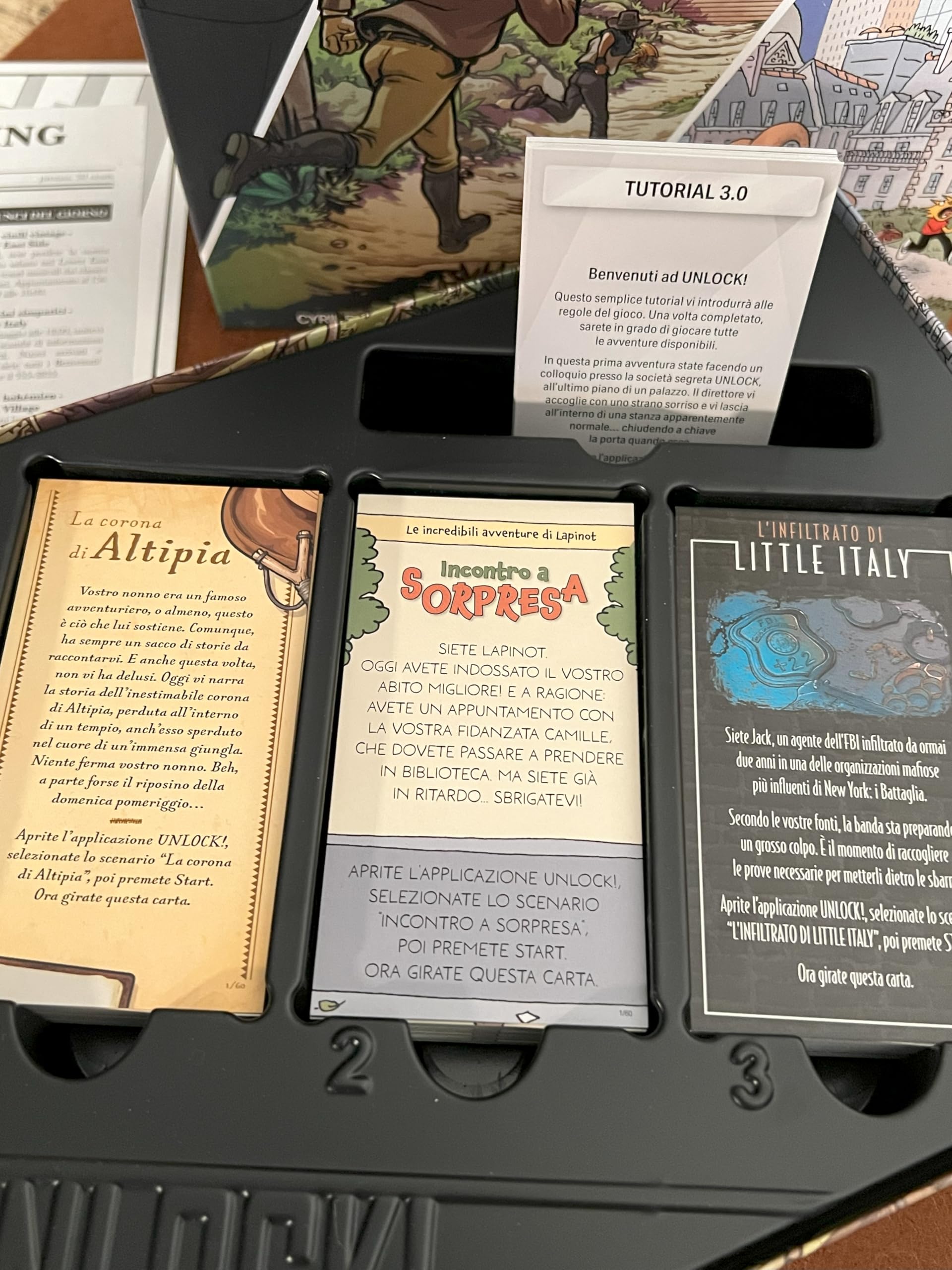 Asmodee Unlock! Risky Adventures, Gioco da Tavolo di Enigmi, 10+ Anni, 1-6 Giocatori, Edizione in Italiano