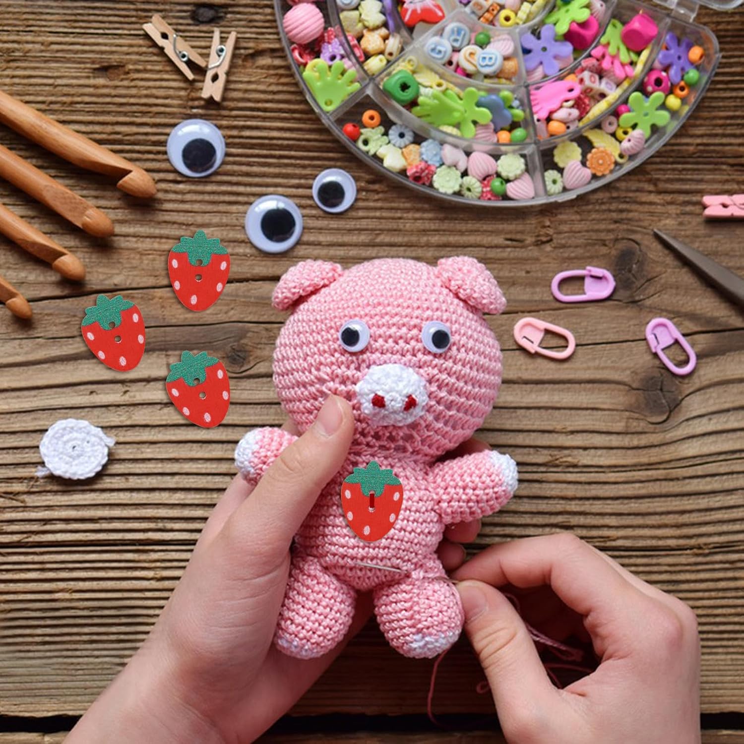 Honbay 100PCS Wooden Red Strawberry Buttons 2 Holes Buttons Fruit Food Sewing Decorative Buttons for Skirts Gloves Sweaters Shirts Hats Scarves Headbands Scrapbooking and Craft Projects