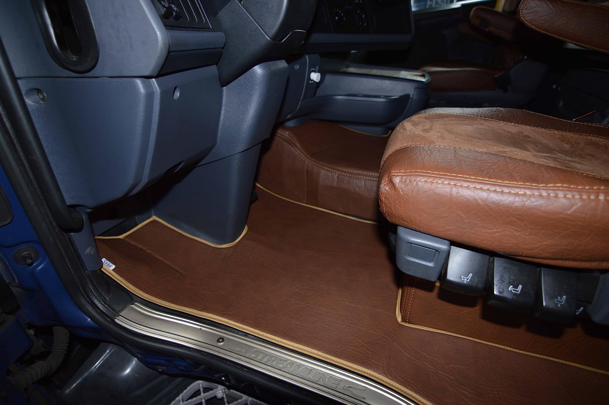 Alfombrillas para Camión Scania Serie R de 2009 a 2013 Marrón Accesorios para Interiores de Camiones - Accesorios de Espuma Comfort - Suelos Antideslizantes