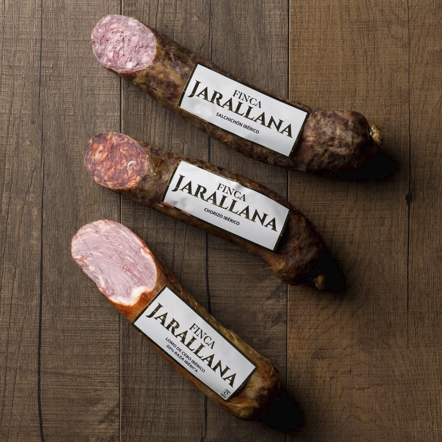 Finca Jarallana - Maletín de Lomo, Chorizo y Salchichón Ibérico - 400 g x 3 - Secado Natural y Curación Uniforme - Pack con Embutidos de Cerdo Ibérico