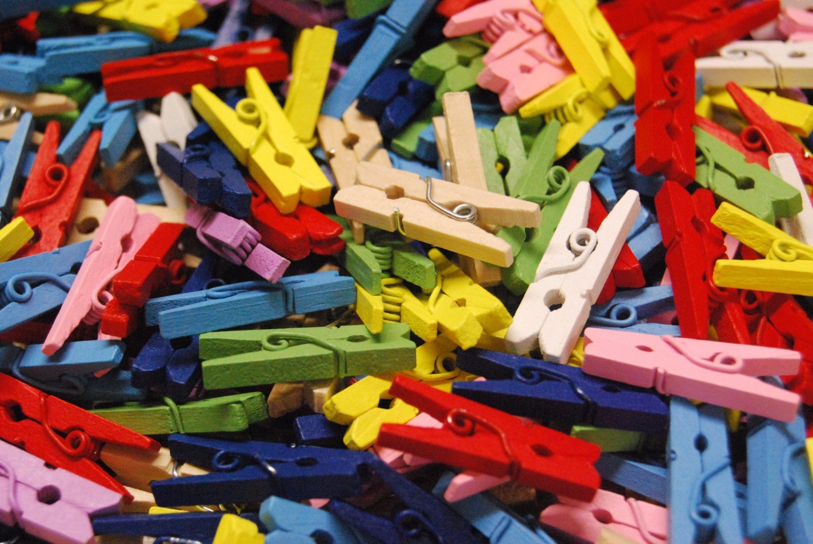 celloexpress Mixed Colours 25mm Mini Wooden Craft Pegs - Scrapbooking, Display Photos & Keepsakes (Pack of 50)