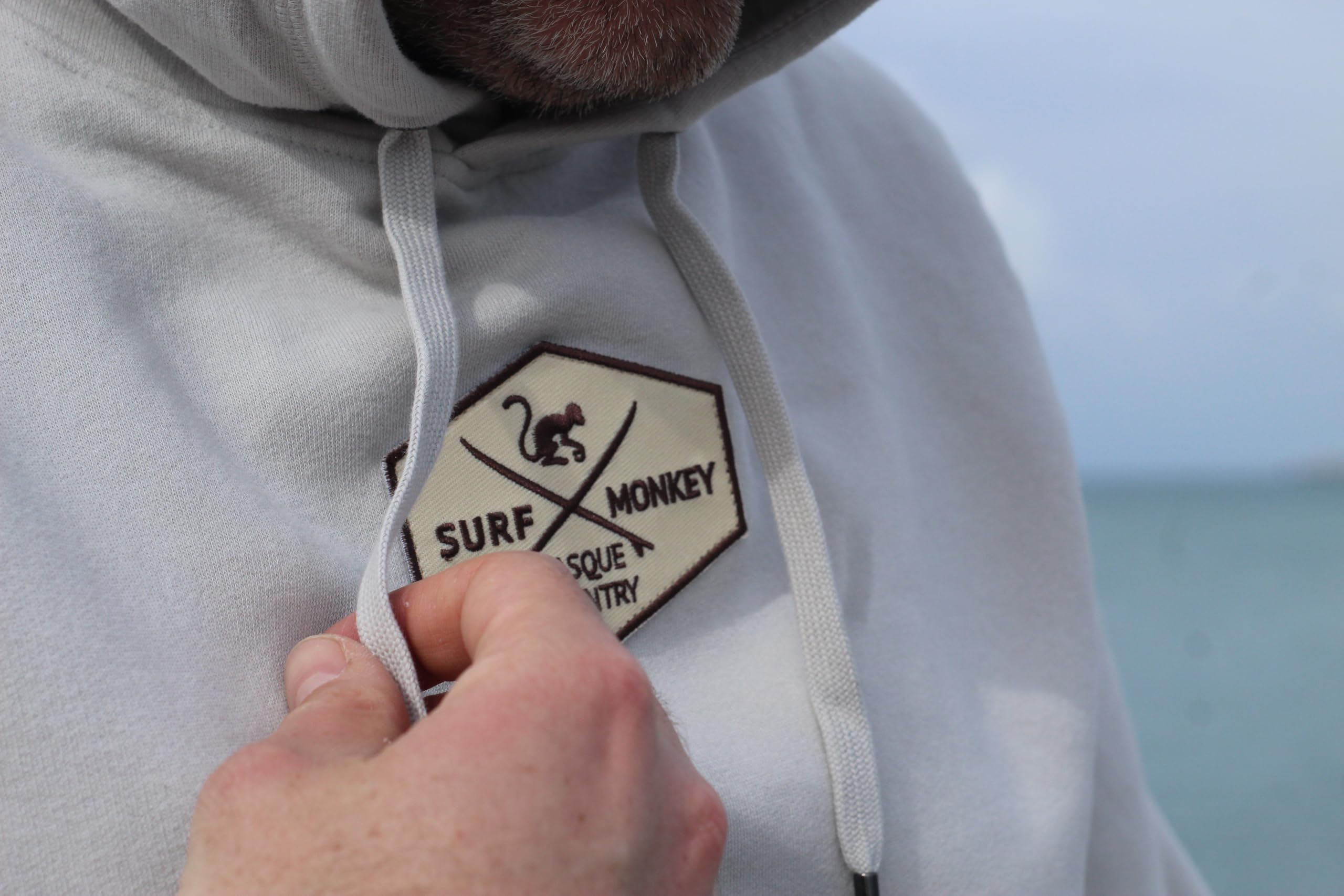 Surf Monkey Sudadera con Capucha y Bolsillo Canguro Hombre/Mujer - Parche Central