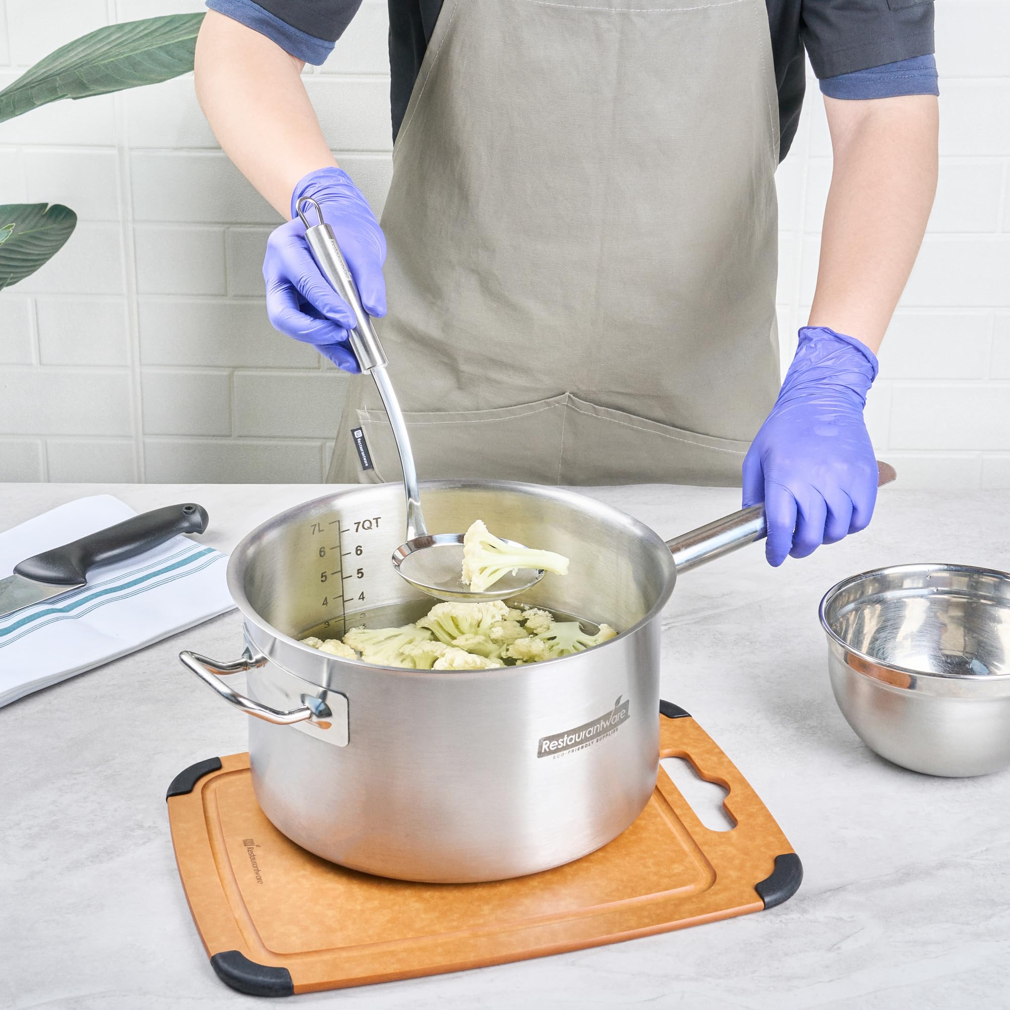 Restaurantware - Tamiz de malla estándar alemán de 3.9 pulgadas, 1 colador de malla fina con asa, tamiz ultra duradero, apto para lavavajillas, colador de alimentos de acero inoxidable, para arroz,