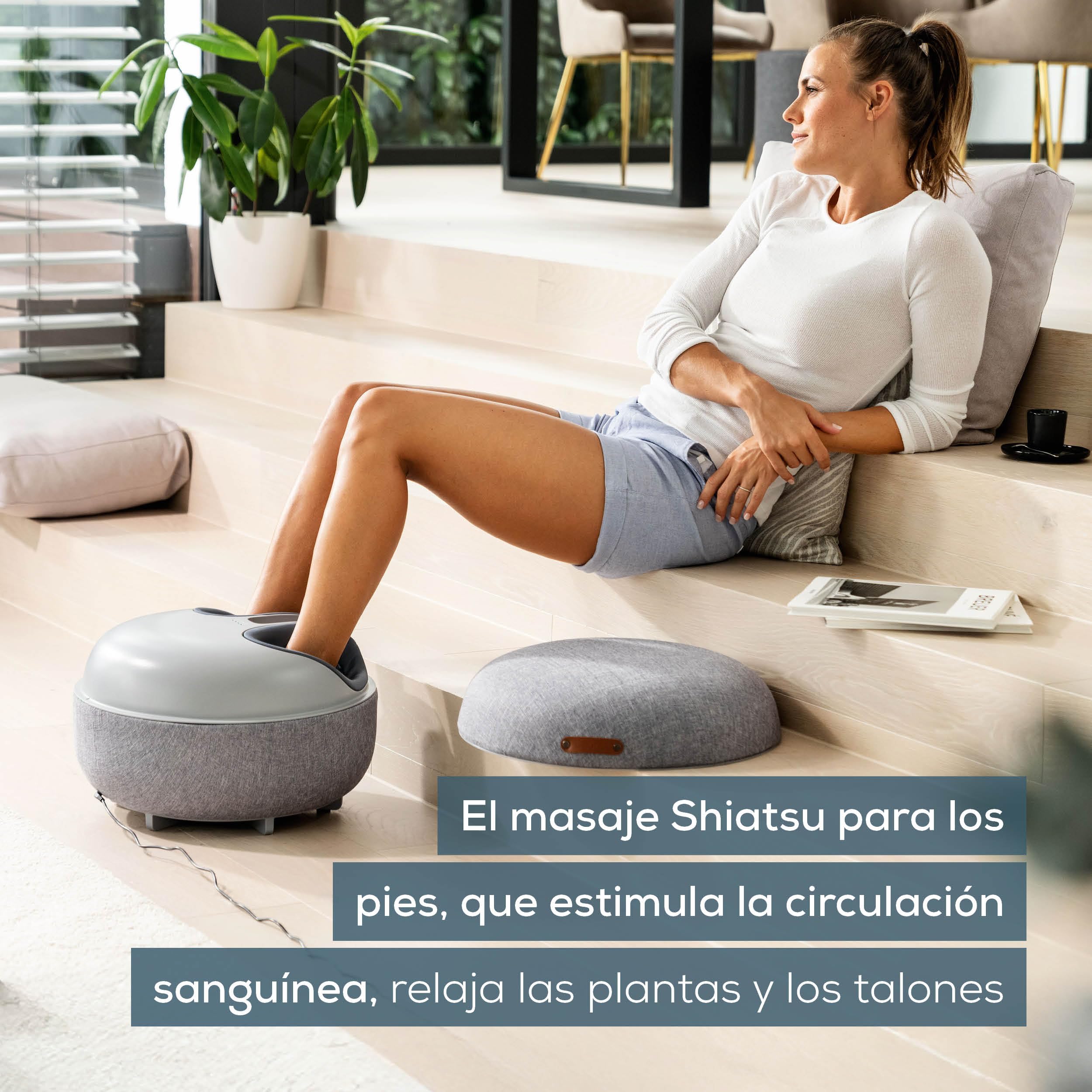 Beurer FM 120 Aparato de masaje Shiatsu de pies 2 en 1 y moderno taburete de asiento, masaje relajante por compresión de aire para relajación y regeneración, con función de calor conmutable