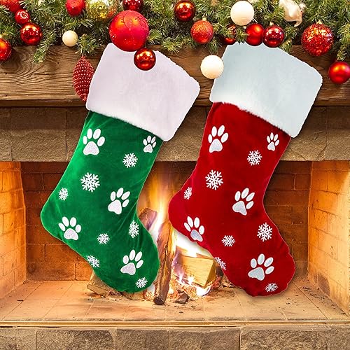 2 medias grandes de Navidad de 8.7 x 18.1 pulgadas, estampado de patas de perro, patrón de copo de nieve, medias colgantes de color rojo y verde,