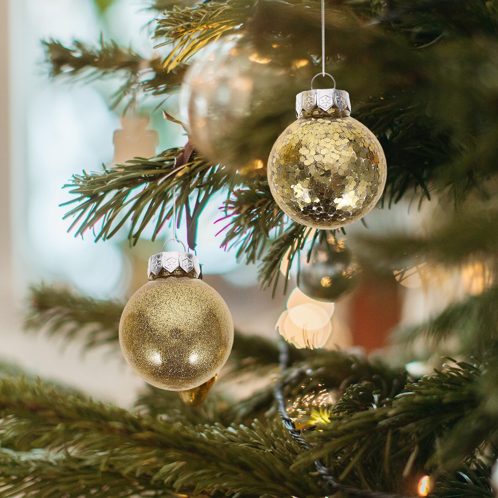 Toyvian 60 Pièces Boules de Noël Suspendues en Plastique pour Sapin, | Réutilisables et Faciles à Accrocher, Usage Arbre de Noël, Fête Familiale ou Mariage, Lot Décoratif