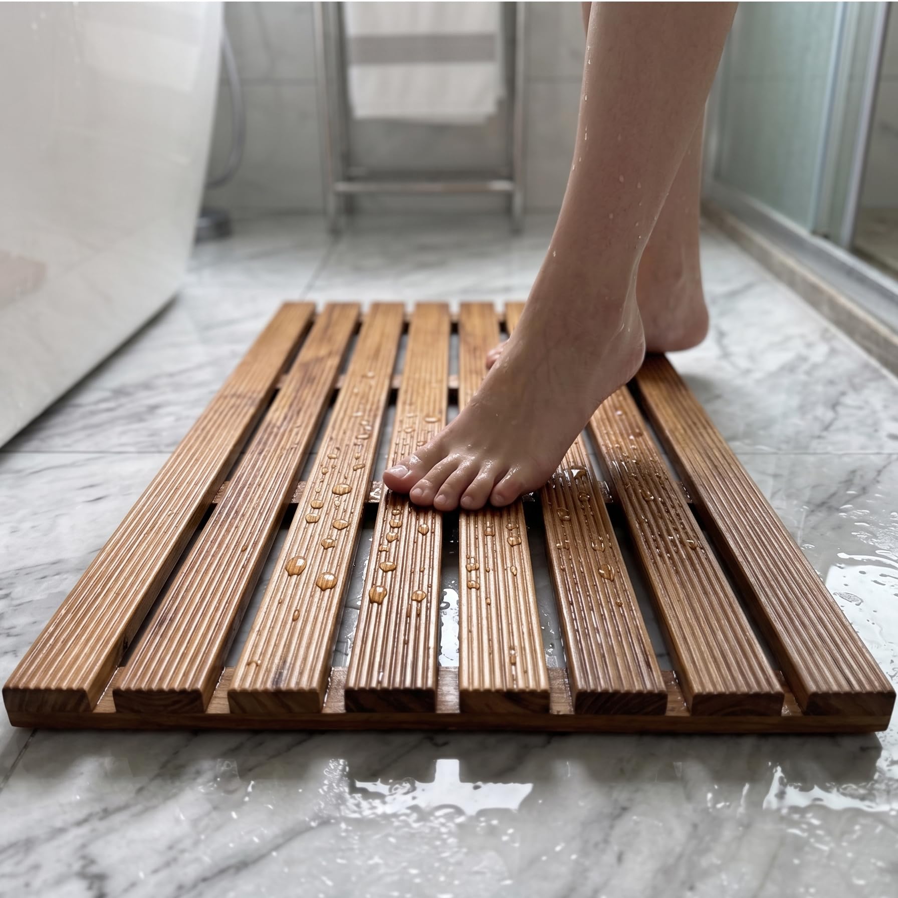 Caillebotis de Douche en Bois de Teck, 80 * 50cm, Grand Tapis de Bain avec des Patins Antidérapants, Tapis de Douche, Paillassons pour Sauna et Salle de Bain