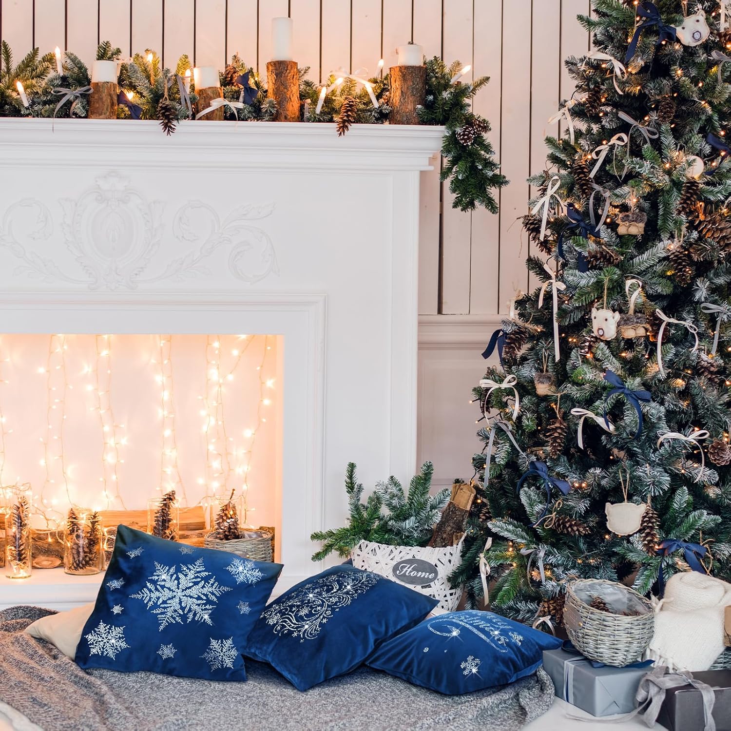 Peryiter 4 Pcs Christmas Velvet Pillow Covers, 18 x 18 Inch Navy Blue Velvet Snowflake Christmas Throw Pillow Cover with Rhinestone for Winter Holiday Couch Sofa Cushion Outdoor Decoration