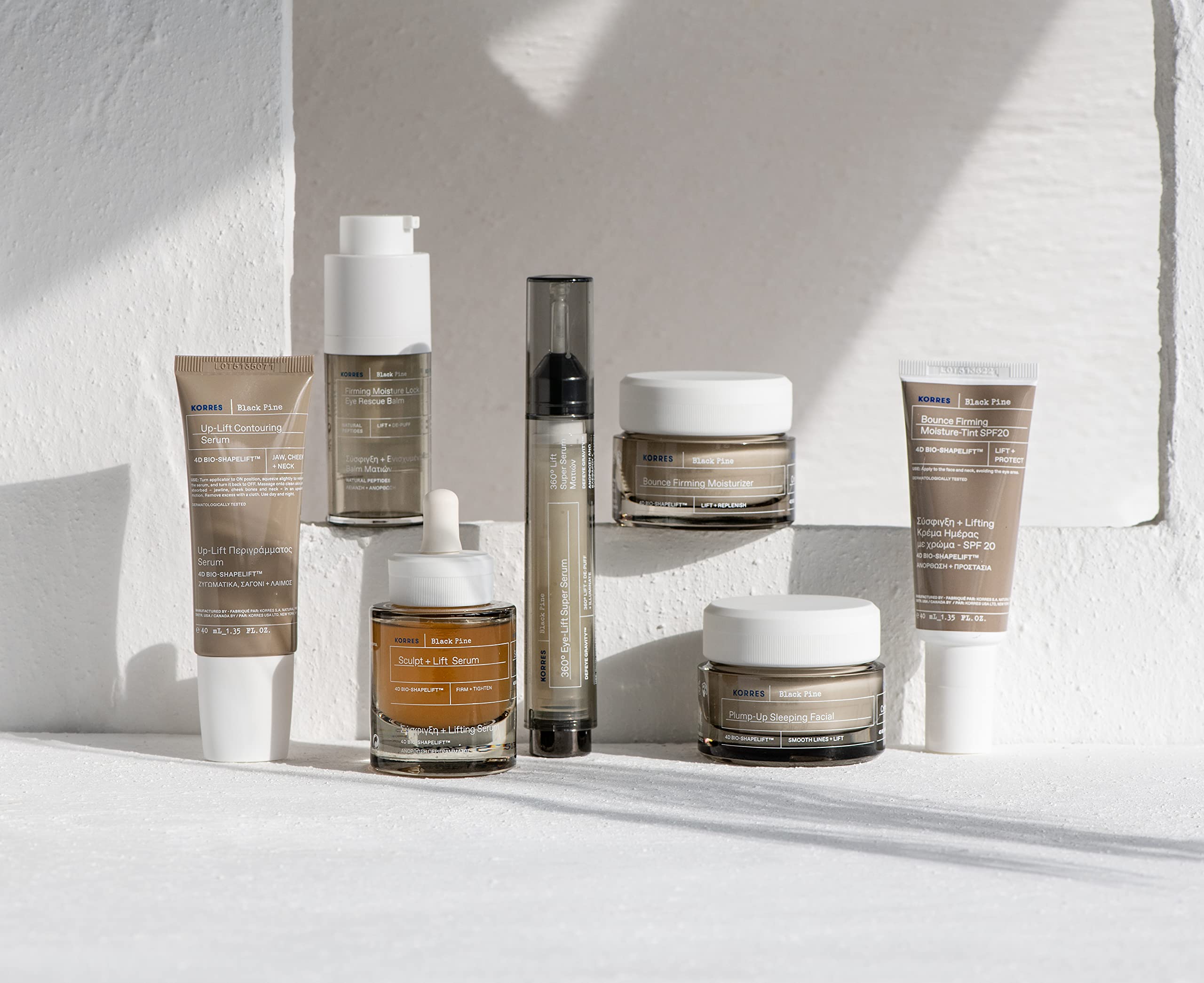 KORRES BLACK PINE 4D BioShapeLift Straffende Feuchtigkeitscreme SPF20, 40ml | leicht getönt für strahlenden Teint, straffend & festigend, für alle Hauttypen, definiert Gesichtskonturen, vegan