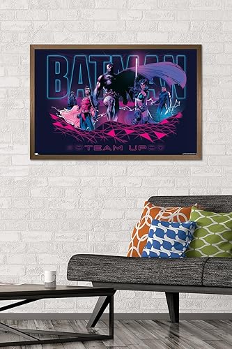 Miniatura 2 de Trends International DC Comics Batman - Póster de pared de Team Up, 22.37 x 34.00 pulgadas, versión enmarcada en bronce