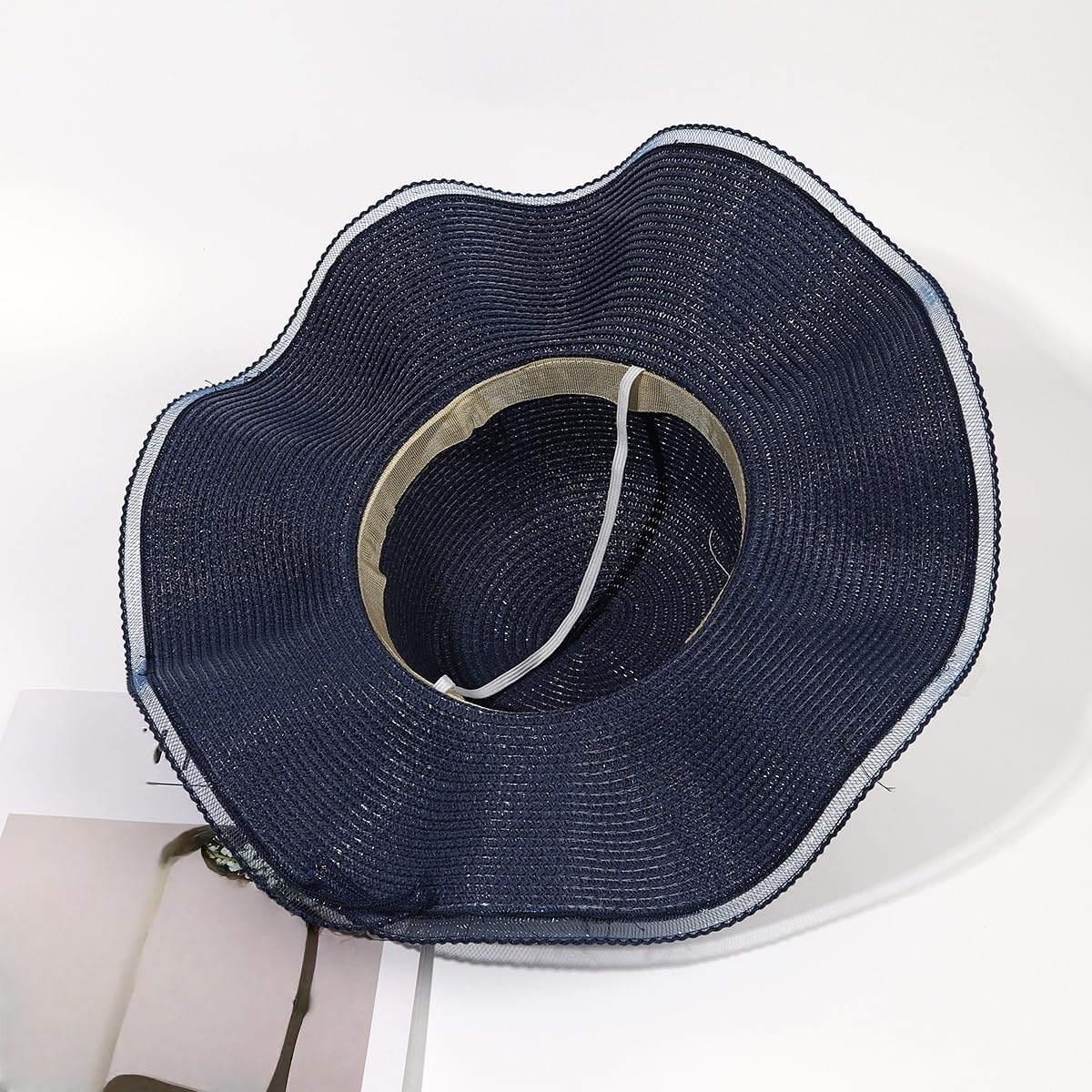 Sombrero de Paja Transpirable de ala Ancha con Volantes,Sombrero de Verano para Mujer con Protección UV,Tejido de Paja y Lazo de Tul Perlado,Sombrero de Playa para Vacaciones,Viajes y Actividades Al