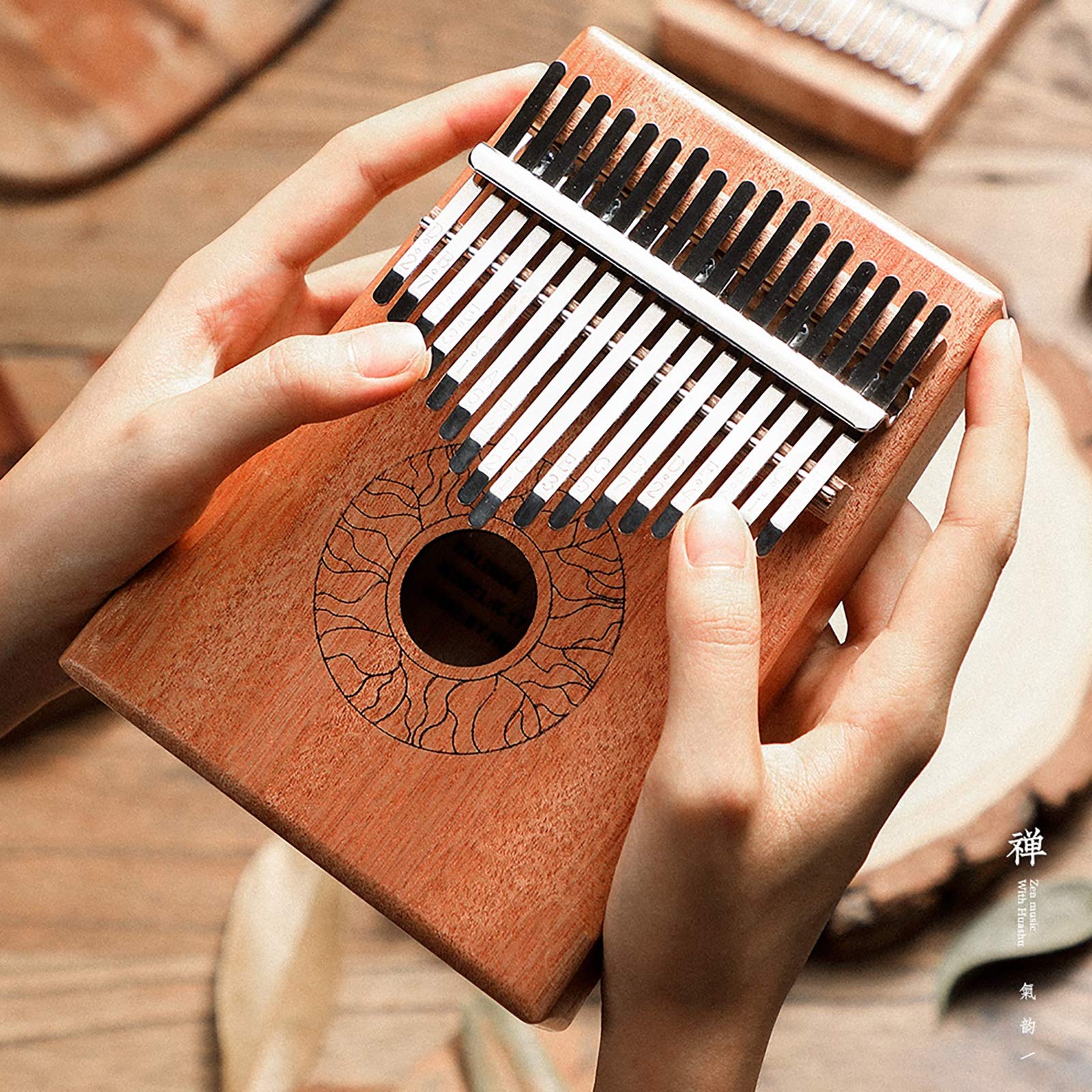 Kalimba Thumb Piano 17 Claves, Mbira Sanza portátil con Martillo de Ajuste y folleto de Estudio, Regalo para niños Adolescentes Adultos Principiantes Profesionales (Color : B1)