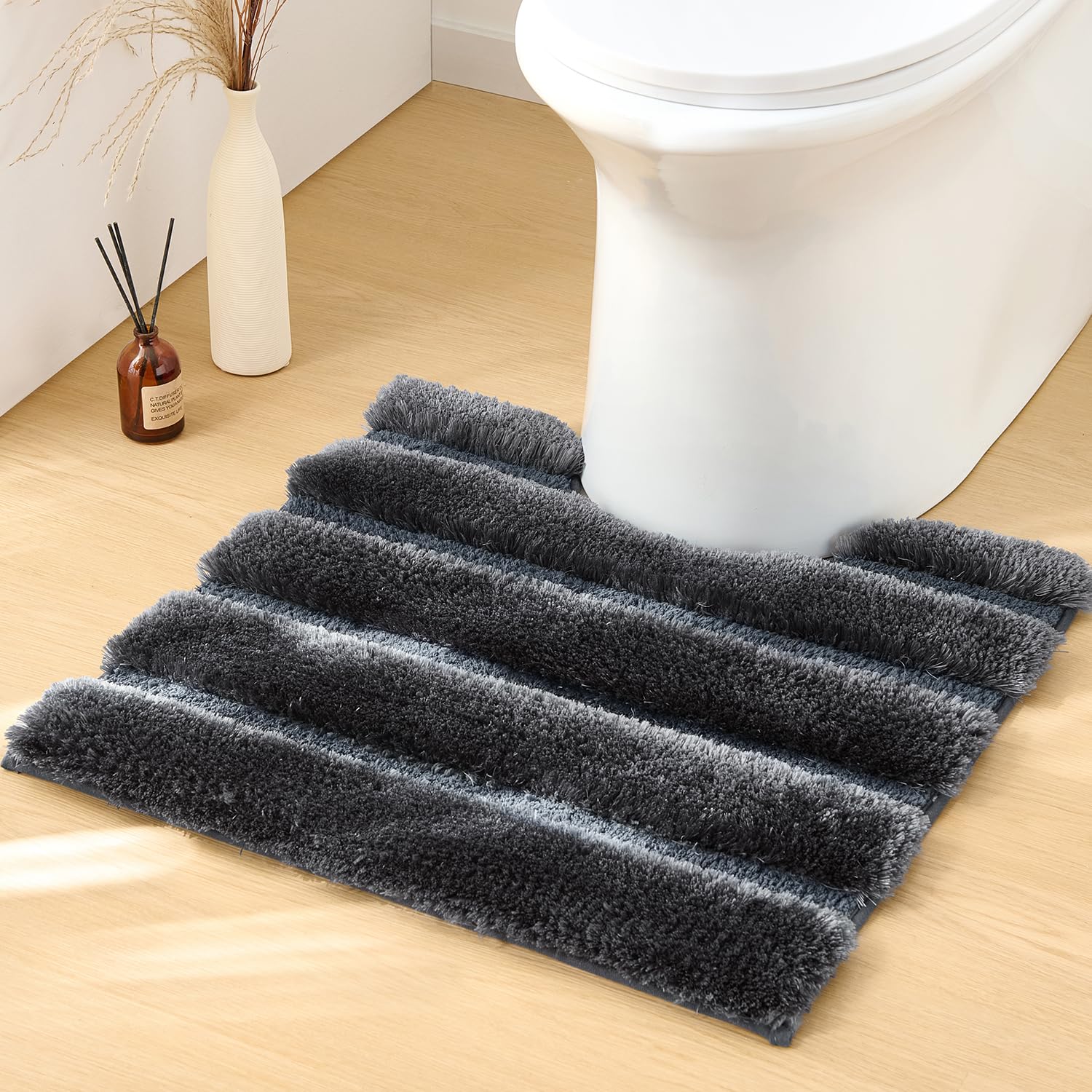 Amazon｜クモリ(Kumori) トイレマット 「足さら瞬乾」 立体デザイン