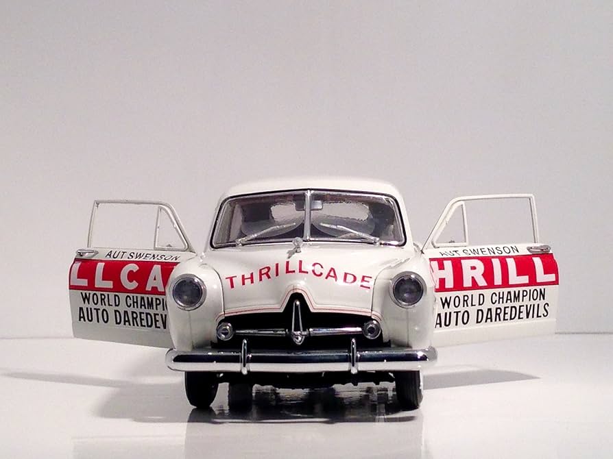 SunStar1951 Kaiser Henry J 1:18ダイキャストモデル SUN STAR PLATINUM 1951 KAISER HENRY J YELLOW 1:18 DIECAST