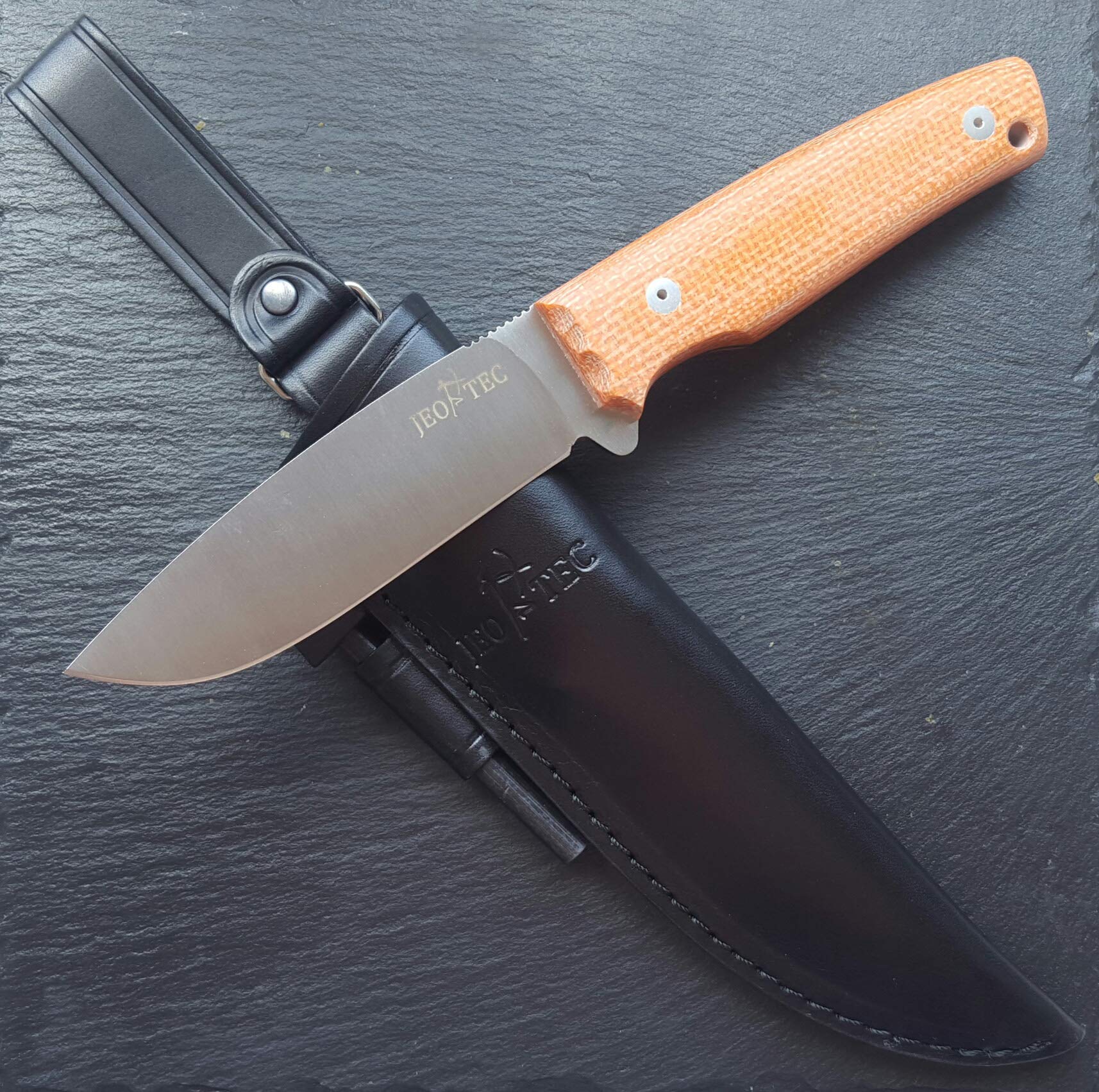 JEO-TEC Nº19 Outdoor Camping Gürtelmesser Jagdmesser Überlebensmesser Survival Bushcraft Messer, Premium Qualität, Stahl MOVA, Lederscheide + Feuerstahl, Handgefertigt in Spanien