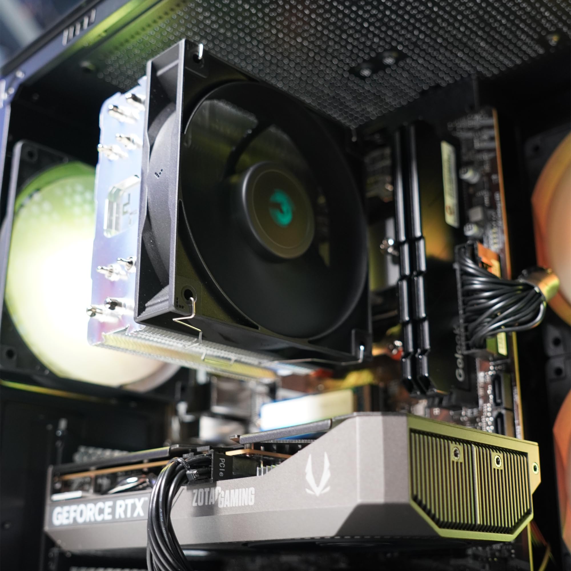 Golook PC Gaming Fisso, R5 4500, RTX 5050 8GB GDDR7, 32GB RAM, 500 GB NVME M.2 Gen4, WiFi, Computer Fisso Essential