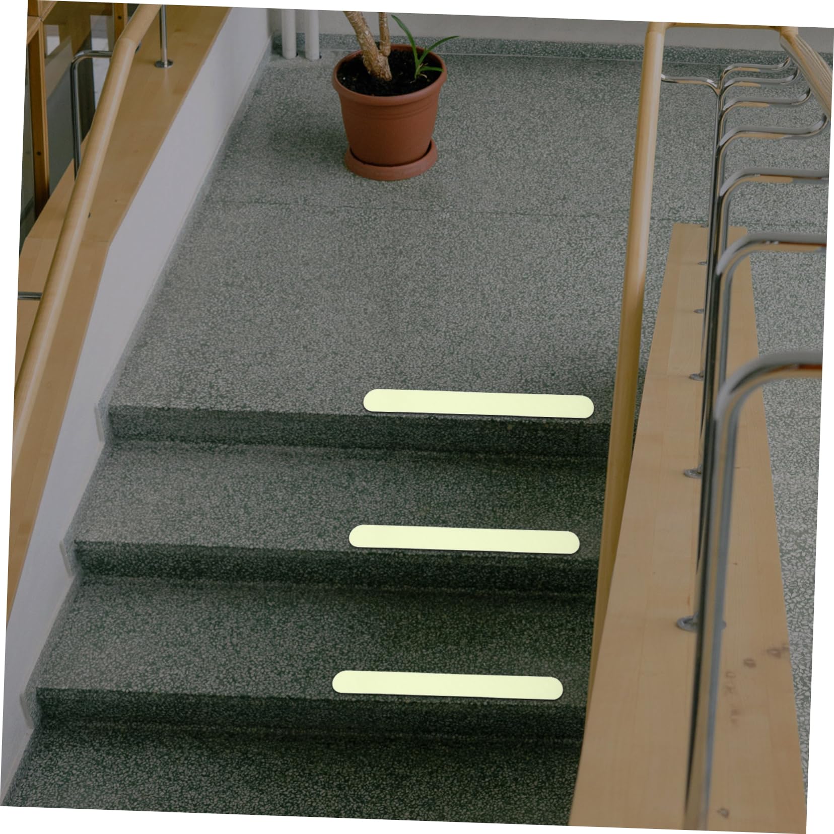 Healeved 240stücke Antirutsch-streifen Für Treppen Leuchtende Selbstklebende Sicherheitsstreifen Mit Nachtleuchtender Funktion Rutschschutz Für Innen Und Außenbereiche Wasserfest