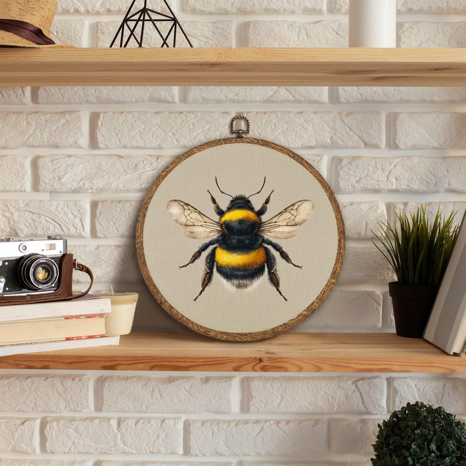 WMSYUO Cute Bumblebee Round Wall Art, Vintage Bee with Floral Design, Retro Insects Home Wall Art Decor for Bedroom, Kitchen, Living Room,Unique Gift for Women10''x10'' (Beige-Bee01) image 5