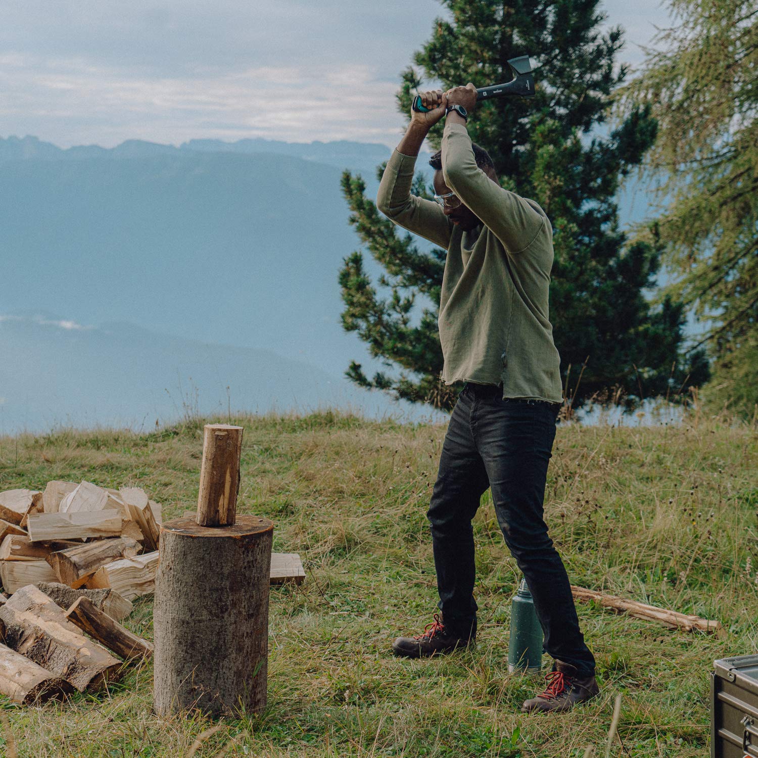 Hacha de división 45cm, 1000g de WIESEMANN I Hacha Universal con Mango de Fibra de Vidrio 2K I De la Serie Enforce I con Mango antivibratorio y protección de la Hoja I 81369