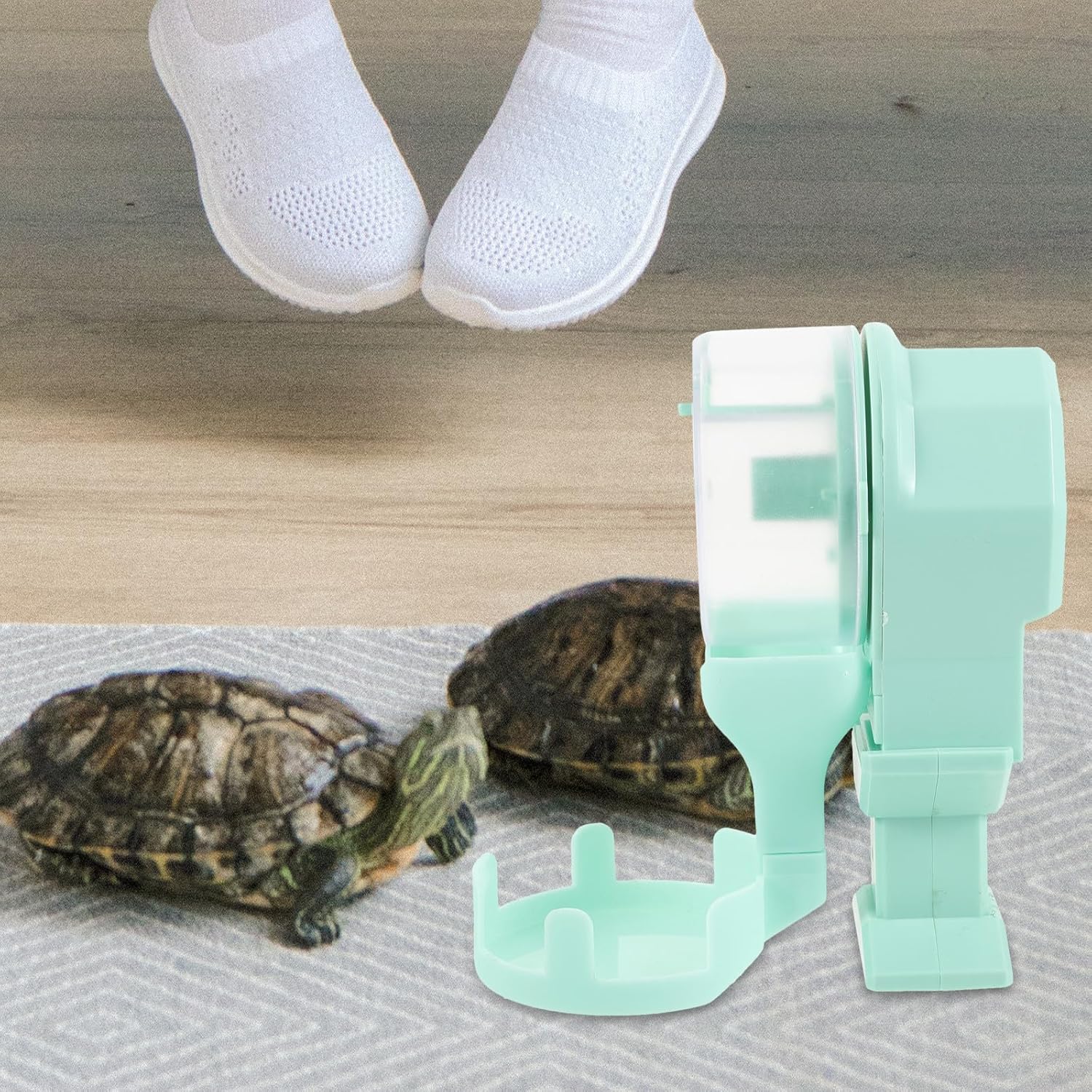 Automatic Reptile Feeder Turtle Food Dish 100ml Capacity Emerald Green Pet Feeding Bowl for Lizards and Tortoises Aquarium Use