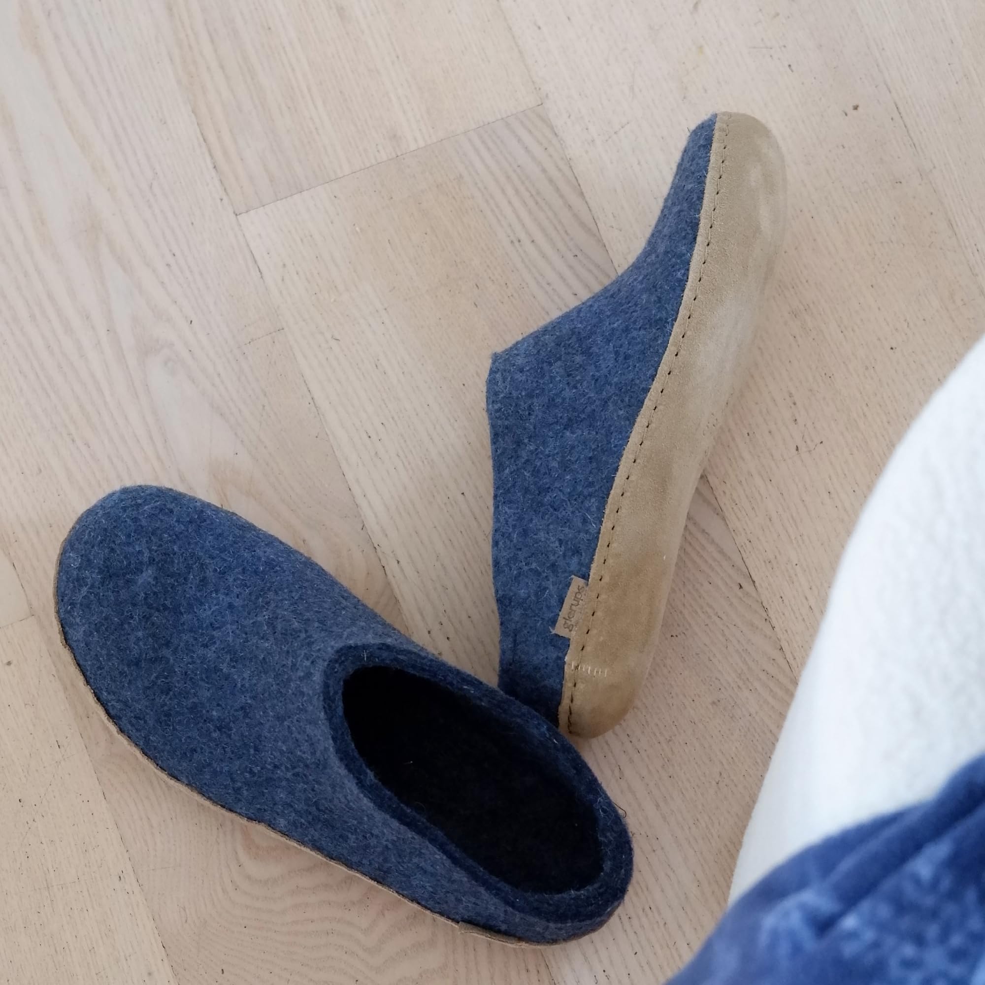 GLERUPS Slip On Hausschuhe Damen und Herren | Unisex Slipper aus Wolle mit Ledersohle