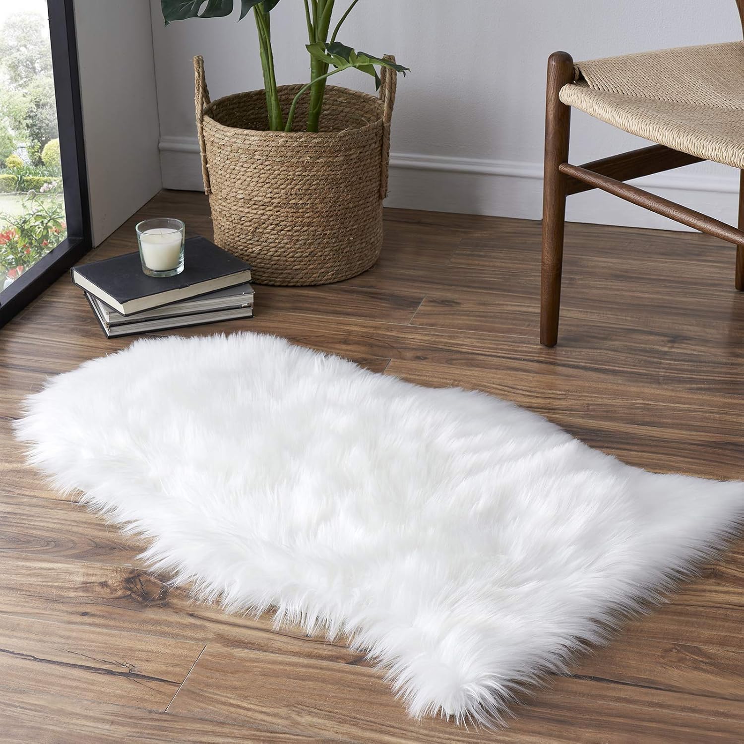 Azonee Faux Fur Rug, Imitation Sheepskin Rug, Fluffy Shag Mat for Bedroom, Small Area Bed Bedside Rug, Ultra Soft Plush Rug, Machine Washable Rug 2x3 Feet (White, 2x3ft)