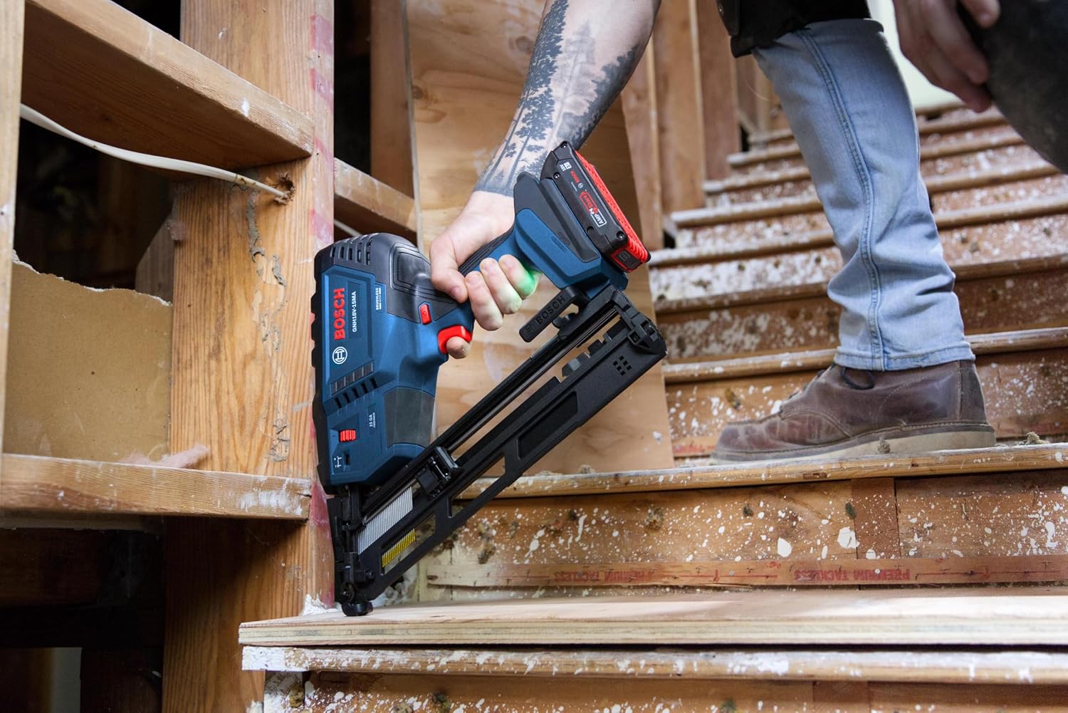 BOSCH GNH18V-15MAB12 18V Brushless 15-Gauge Angled Finish Nailer - Cordless Power, One-Handed Activation, Tool-Free Jam Clearing, with 2 Ah Power Battery and Charger