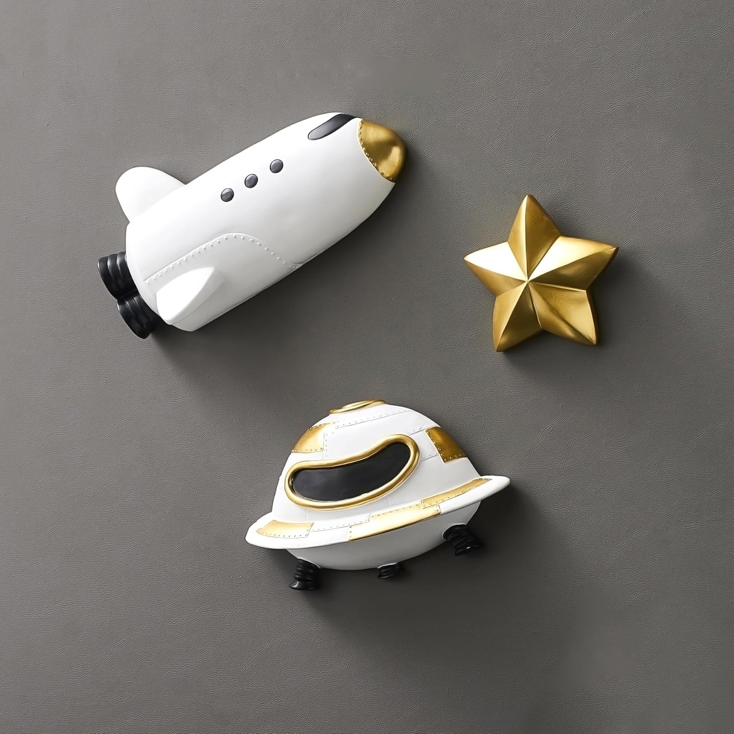 FJS 3Pcs Rocket Spaceship Outer Space Wall Decor, Cute Wall Sculptures for Boys Room Decor, Astronaut Galaxy Nursery Decor, 3D Outer Space Theme Bedroom Wall Decor for Kids Room