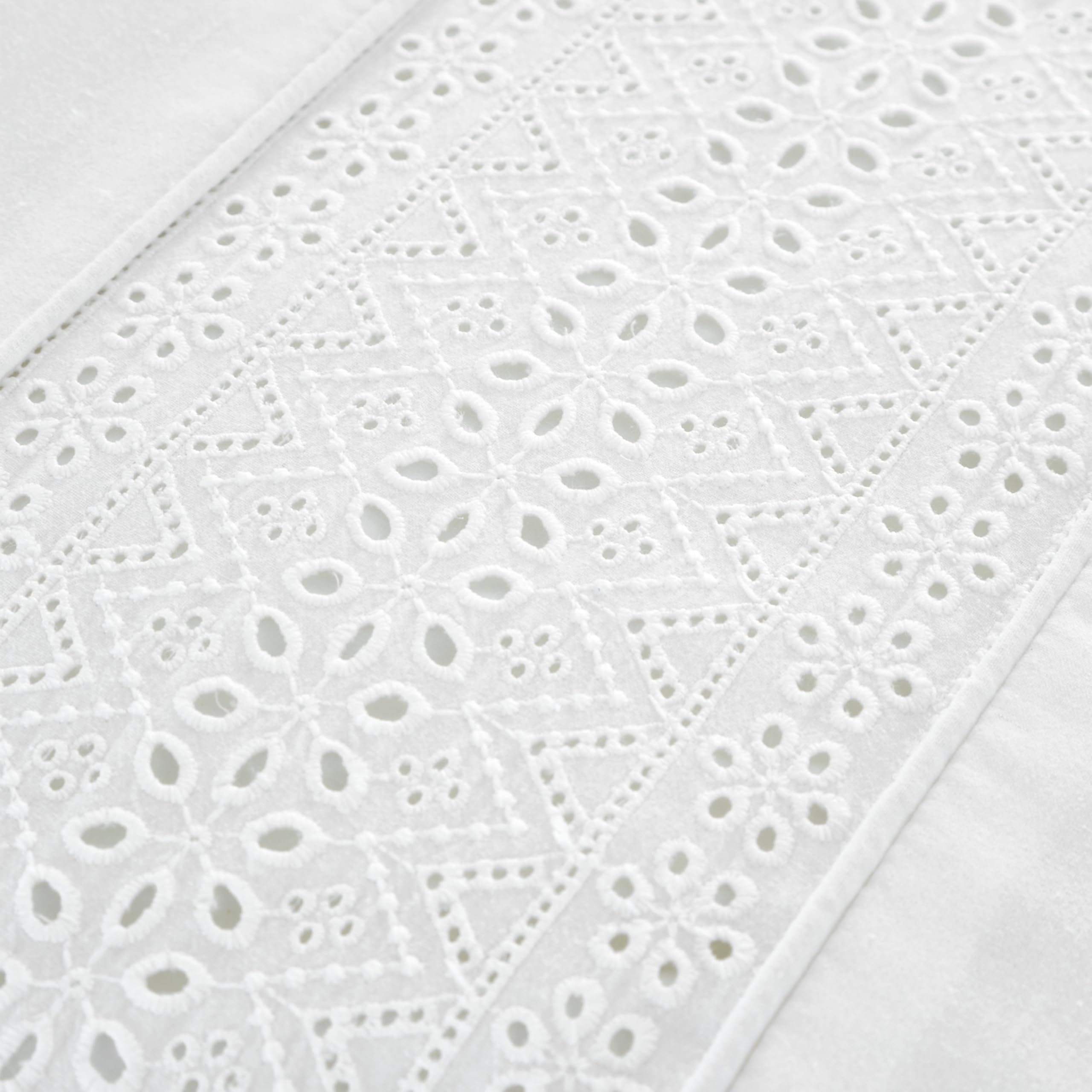Catherine Lansfield Broderie Anglaise Double Duvet Cover Set including Pillowcases White - Image 3