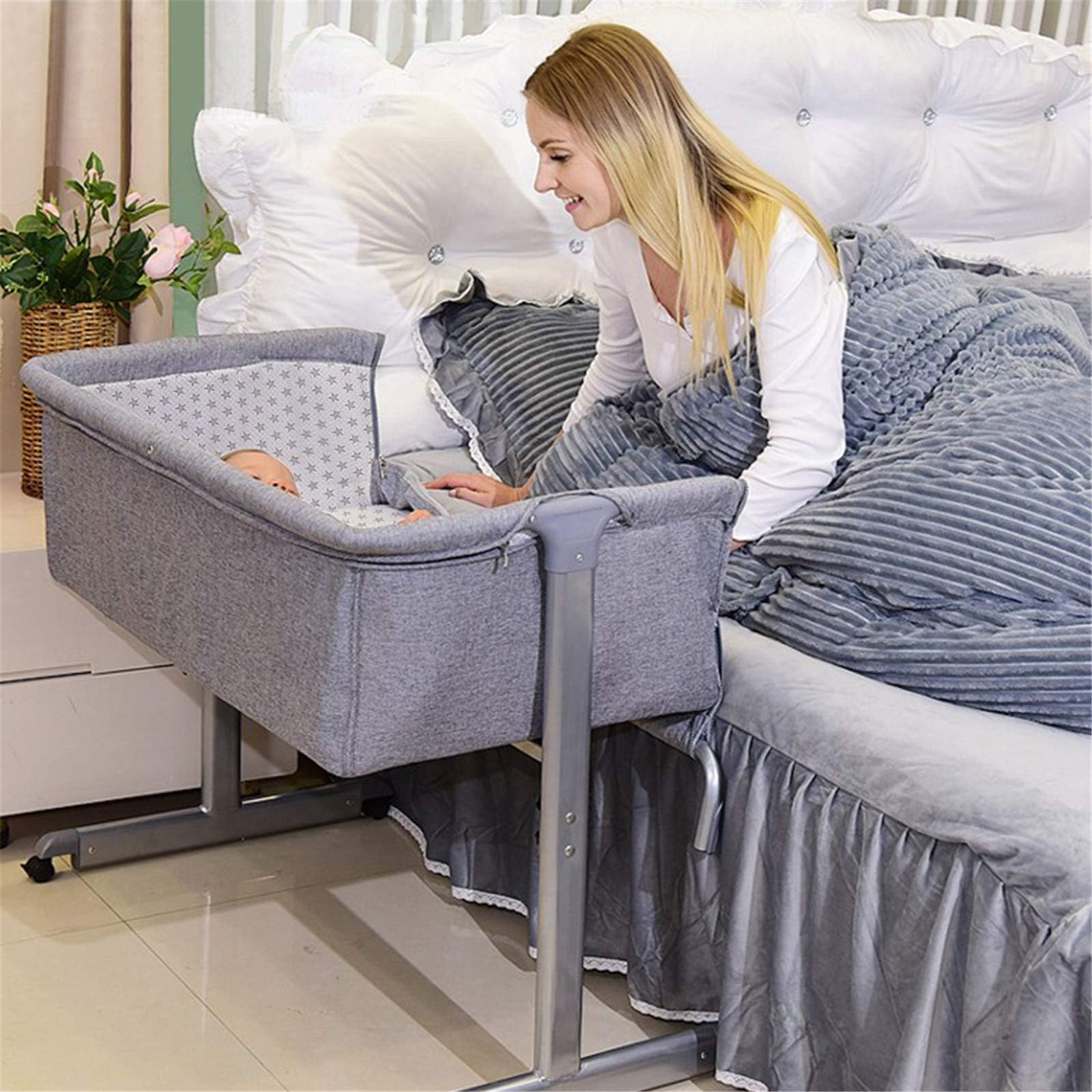 Baby cot, Bedside Crib, with a Mosquito net and Wheels