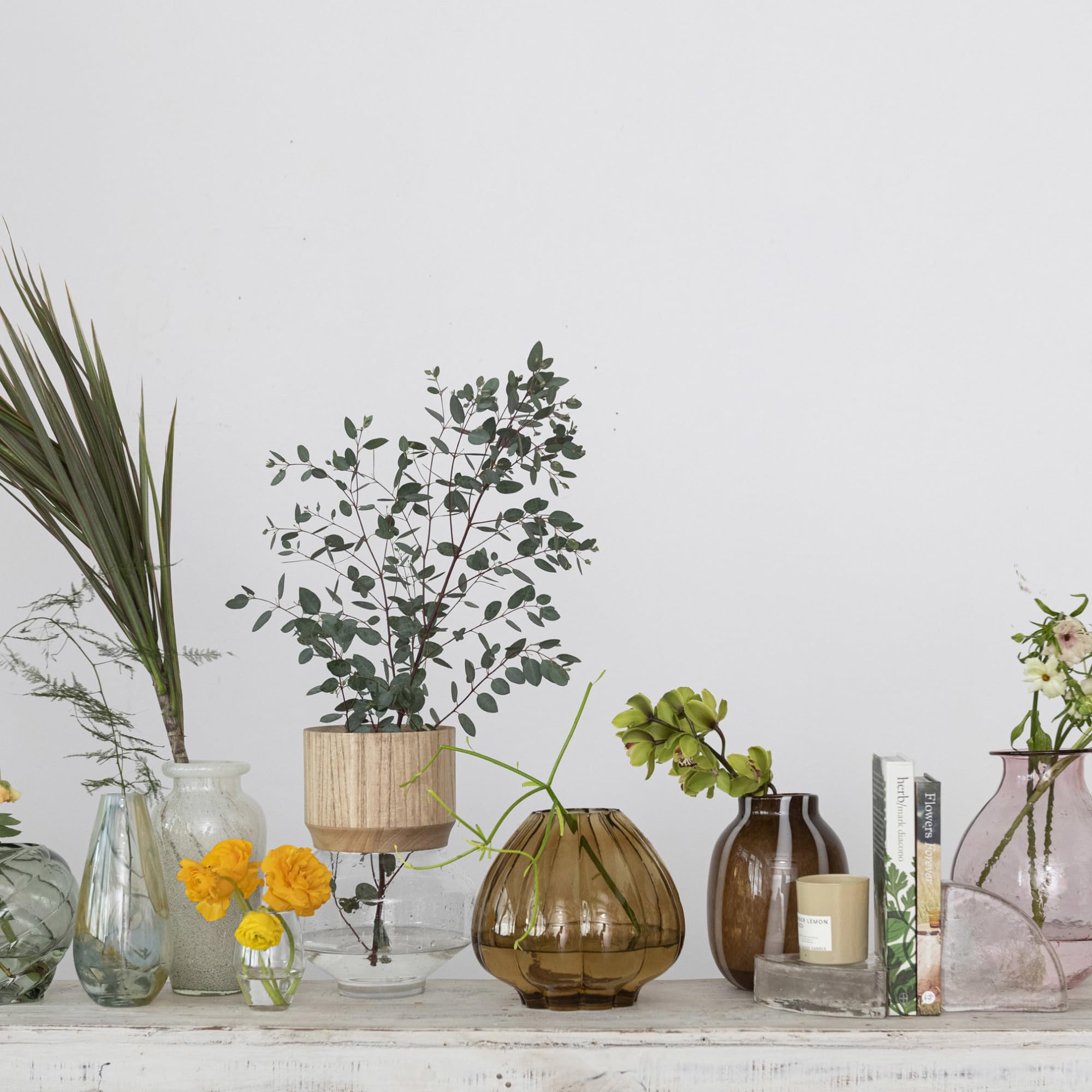 茶色い球形花瓶 ソバ釉鶴首花瓶[ソバユウツルクビカビン｜沈壽官窯（ちんじゅかんがま