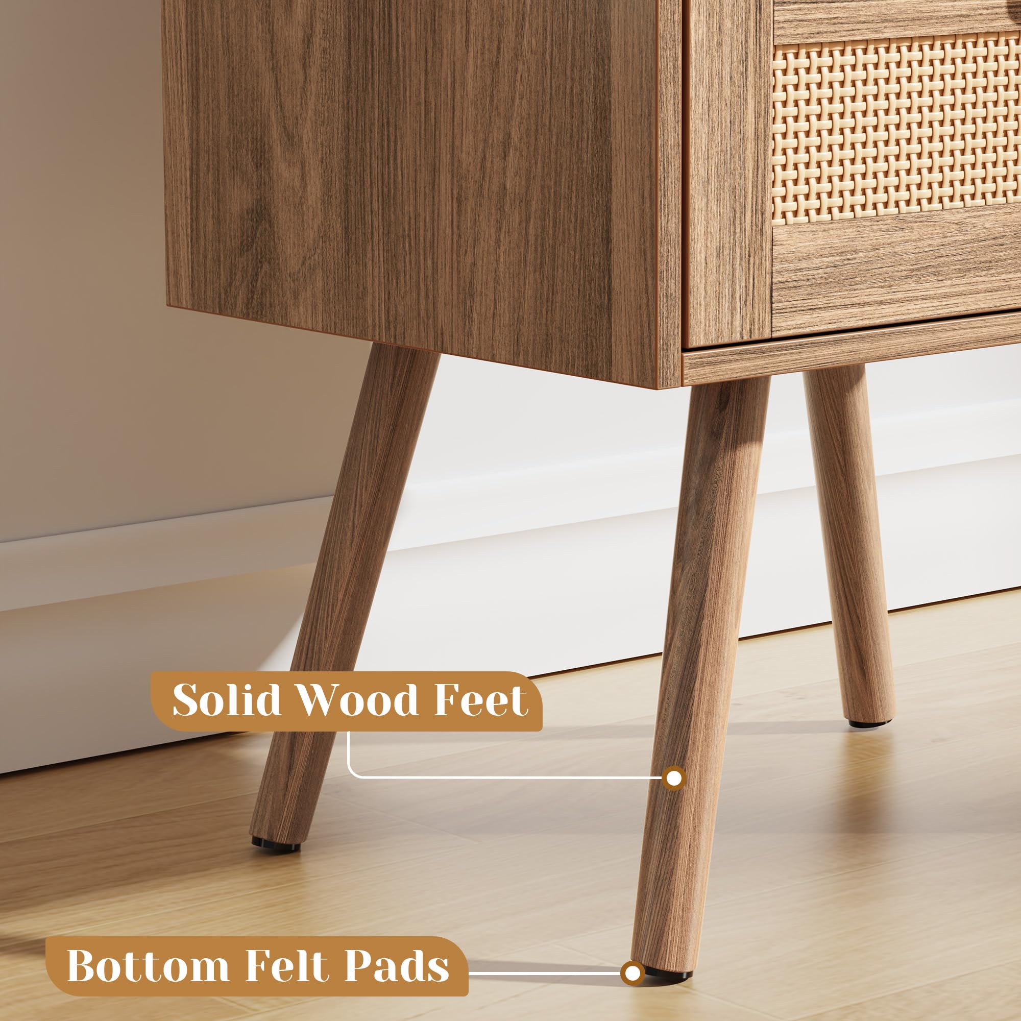 SUPERJARE Comodino con stazione di ricarica e cassetto decorativo simile a rattan, tavolino in rattan con piedi in legno massello, tavolino da letto con contenitore aperto, per camera da letto