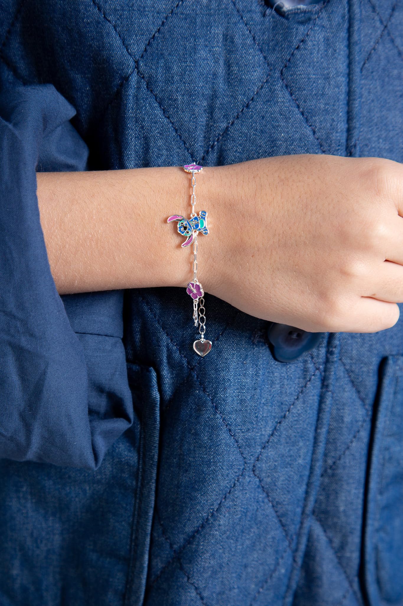 Disney Bracciale Stitch e Fiori Ibisco in Argento 925, con Smalto Colorato, Dimensione Regolabile 13-17 cm, Adatto per Donne e Bambine, Pronto da Regalare, Gioielli Ufficiali