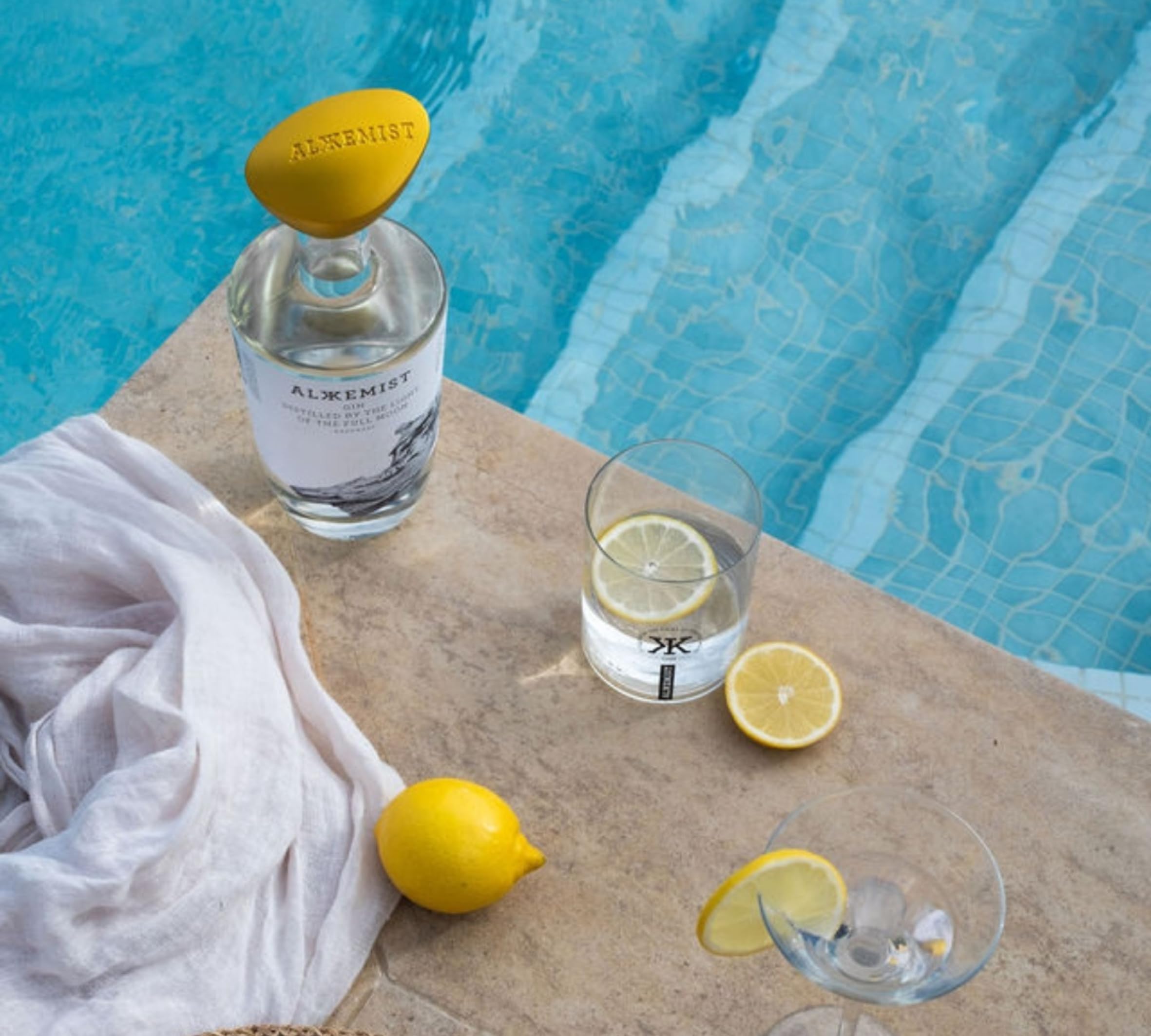 Amazon.co.jp: アルケミスト ジン [700ml ] : 食品・飲料・お酒