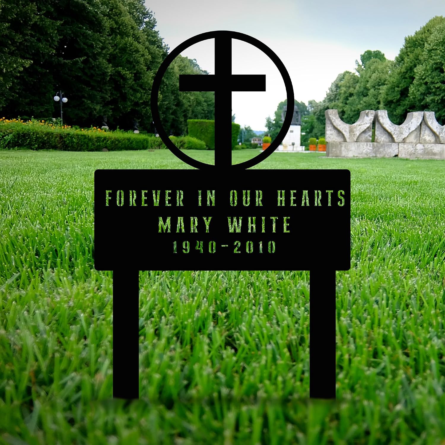 Personalized Cross Memorial Metal Stake, Custom Metal Grave Marker for Outdoor Yard Decor, Memorial Plaques Stakes for Loss of Loved One, Remembrance Stake for Sympathy Garden, Cemetery Metal Sign