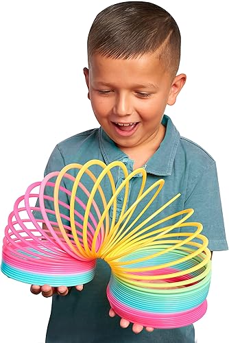 Just Play Slinky - Juguete original de primavera caminante, relleno de canasta, juguetes sensoriales para niños, juguetes para niños a partir de 5