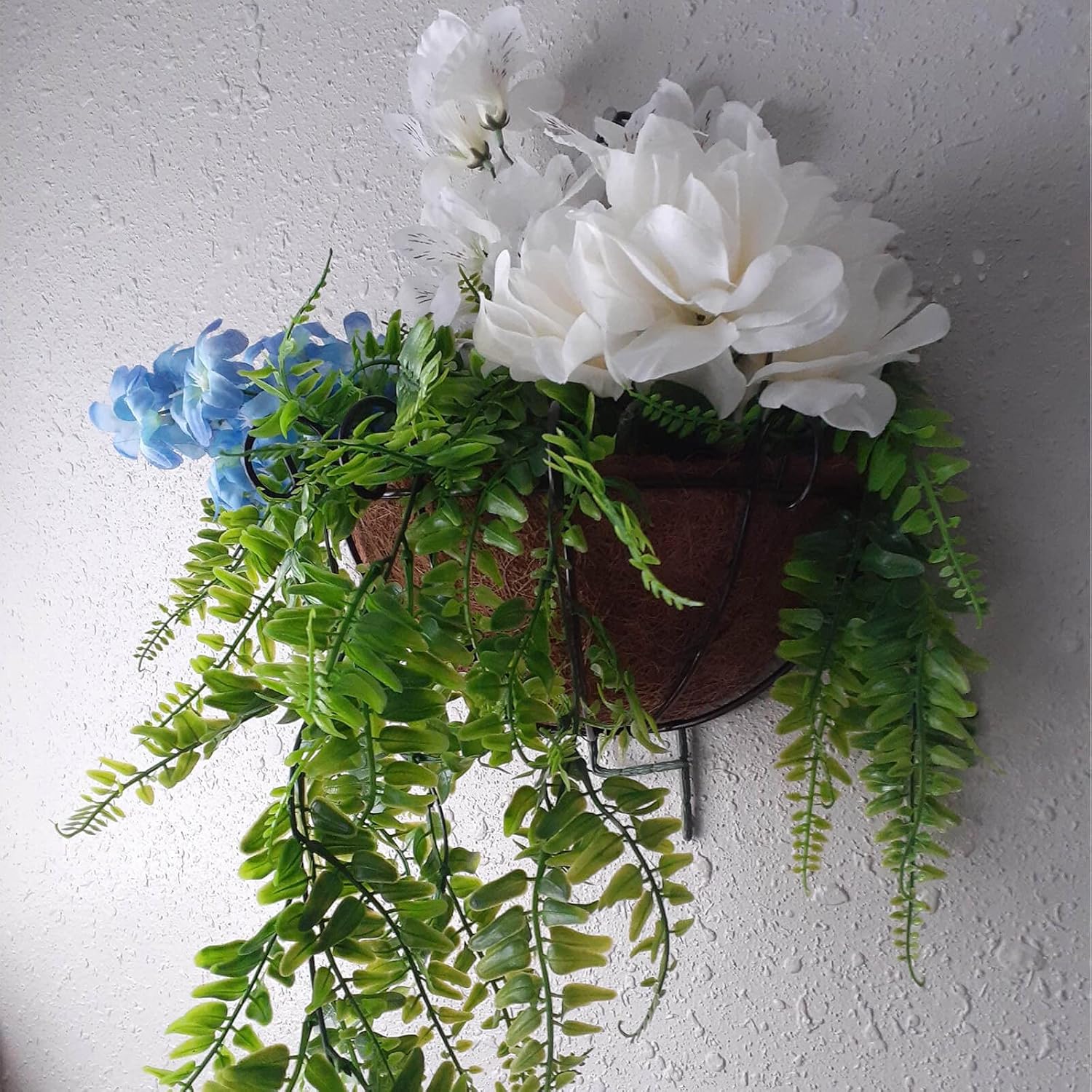 Orgrimmar 2 Pcs Iron Wall Hanging Planters Basket 9.8 Inches Half Round Plant Flower Wall Holder with Coco Coir Liner Plant Hanger Decoration for Garden Porch Balcony Indoor Outdoor
