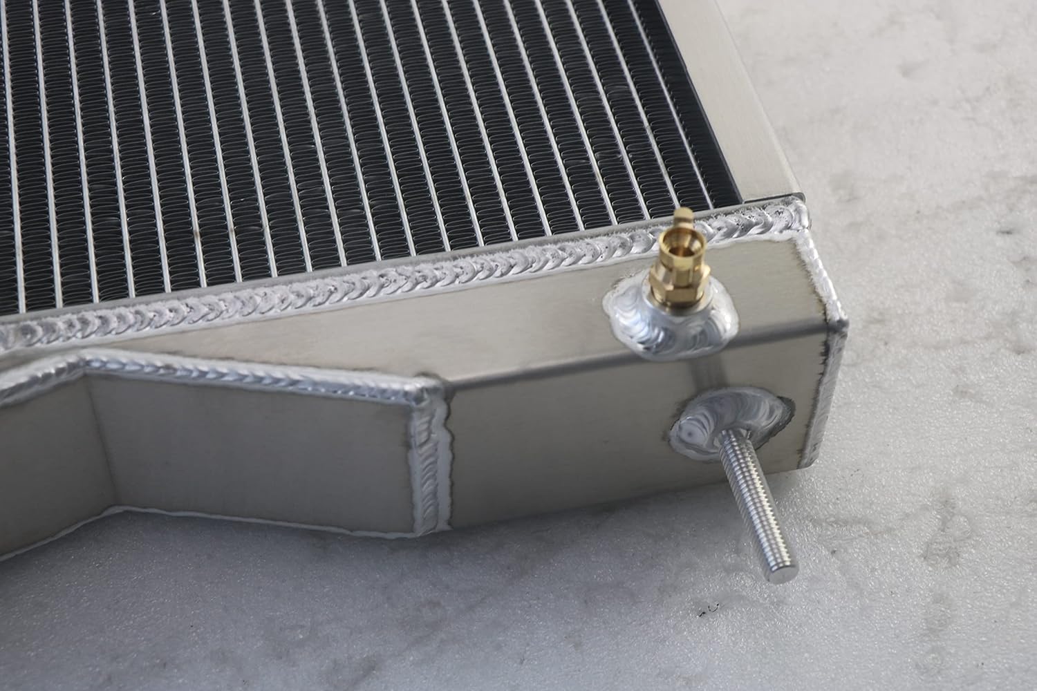 Massey Ferguson 135 Radiator, Aluminum Radiators 3 Row Core for Massey Ferguson 135 148 20, OEM#1660499M92 Aftermarket Tractor Radiador