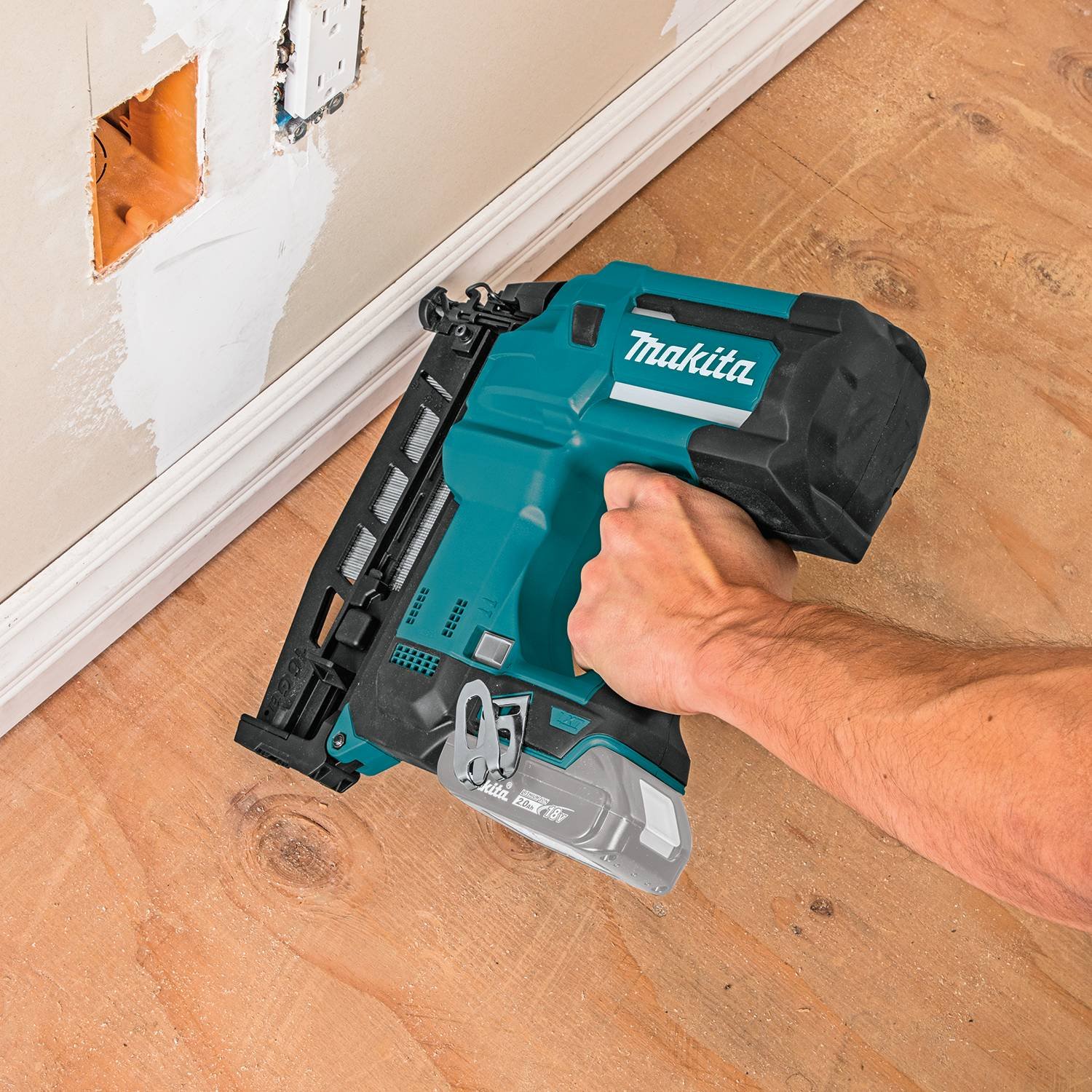 Makita XNB02Z 18V LXT Straight Finish Nailer, 16 Gauge, 2-1/2 