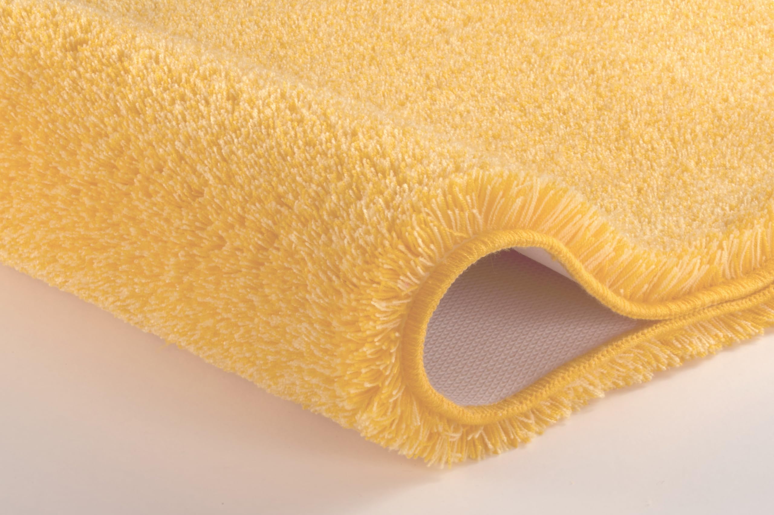 Kleine Wolke Badteppich Relax Mimose 70 x 120 cm | OEKO-TEX zertifiziert, rutschhemmende Unterseite, für Fußbodenheizung, maschinenwaschbar, 100% Polyacryl