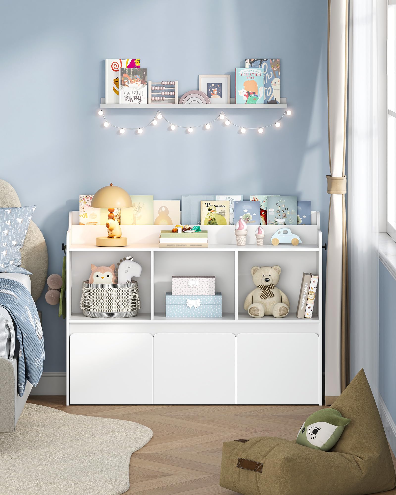 Hzuaneri Libreria per bambini con portariviste, mobile contenitore con 3 vani aperti e 3 scatole portaoggetti su ruote, camera bimbi, soggiorno, studio, 30×108×80 cm, bianco KB26003X