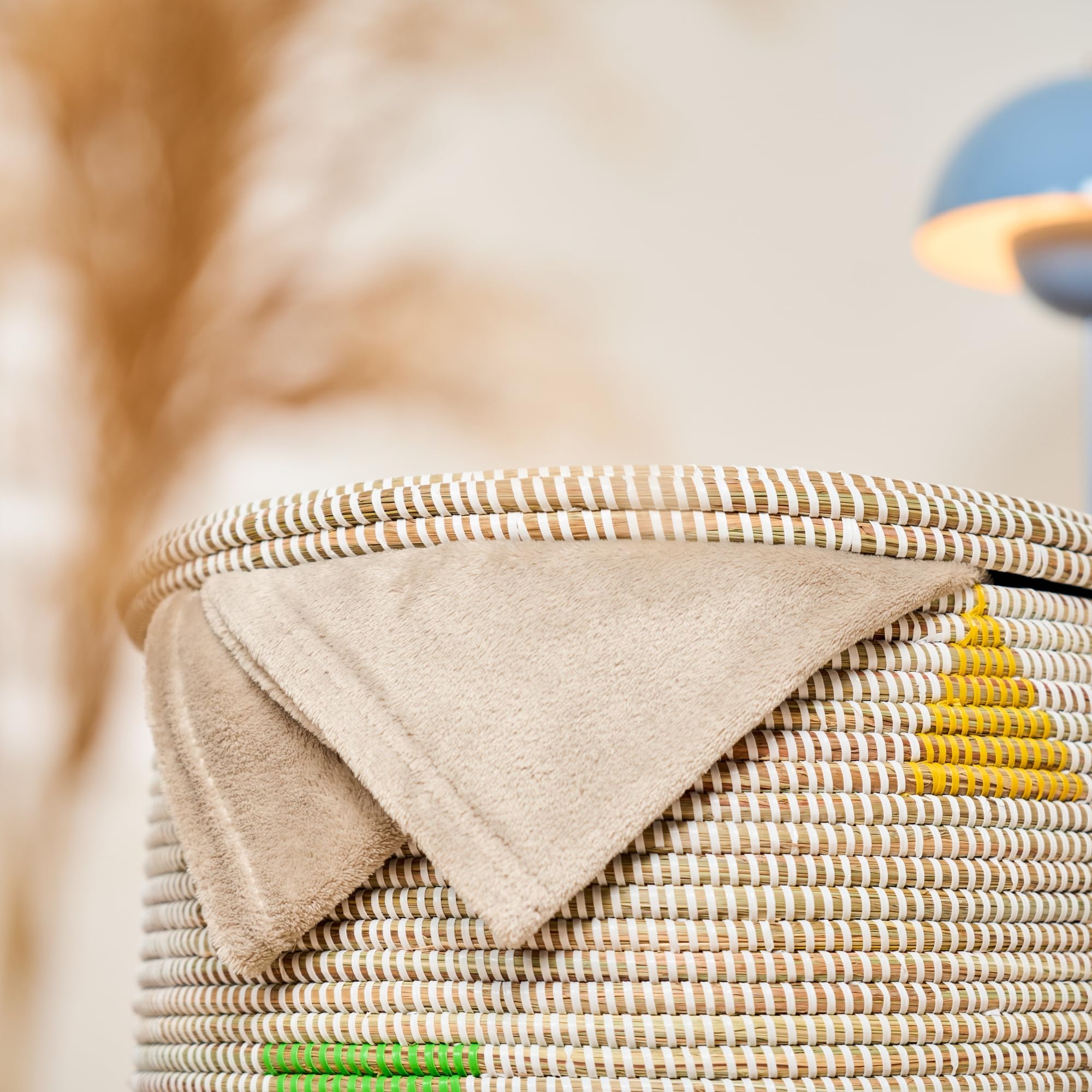 Cesto para la colada con tapa, 80 L, trenzado de hierba de sabana con asas | Cesto grande trenzado a mano estilo boho versátil cesta redonda XXL cesta reductora de olores modelo Nendi