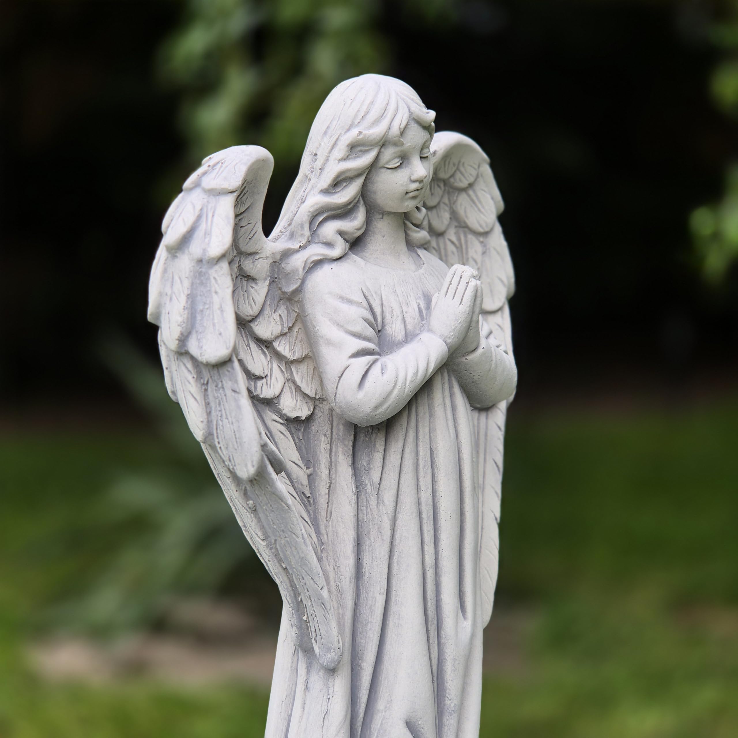 FABRIQ Figurka anioła ze skrzydłami 31 cm – Rzeźba z odlewu kamiennego 3 kg – Religijna dekoracja ogrodowa – Odporna na warunki atmosferyczne i mróz