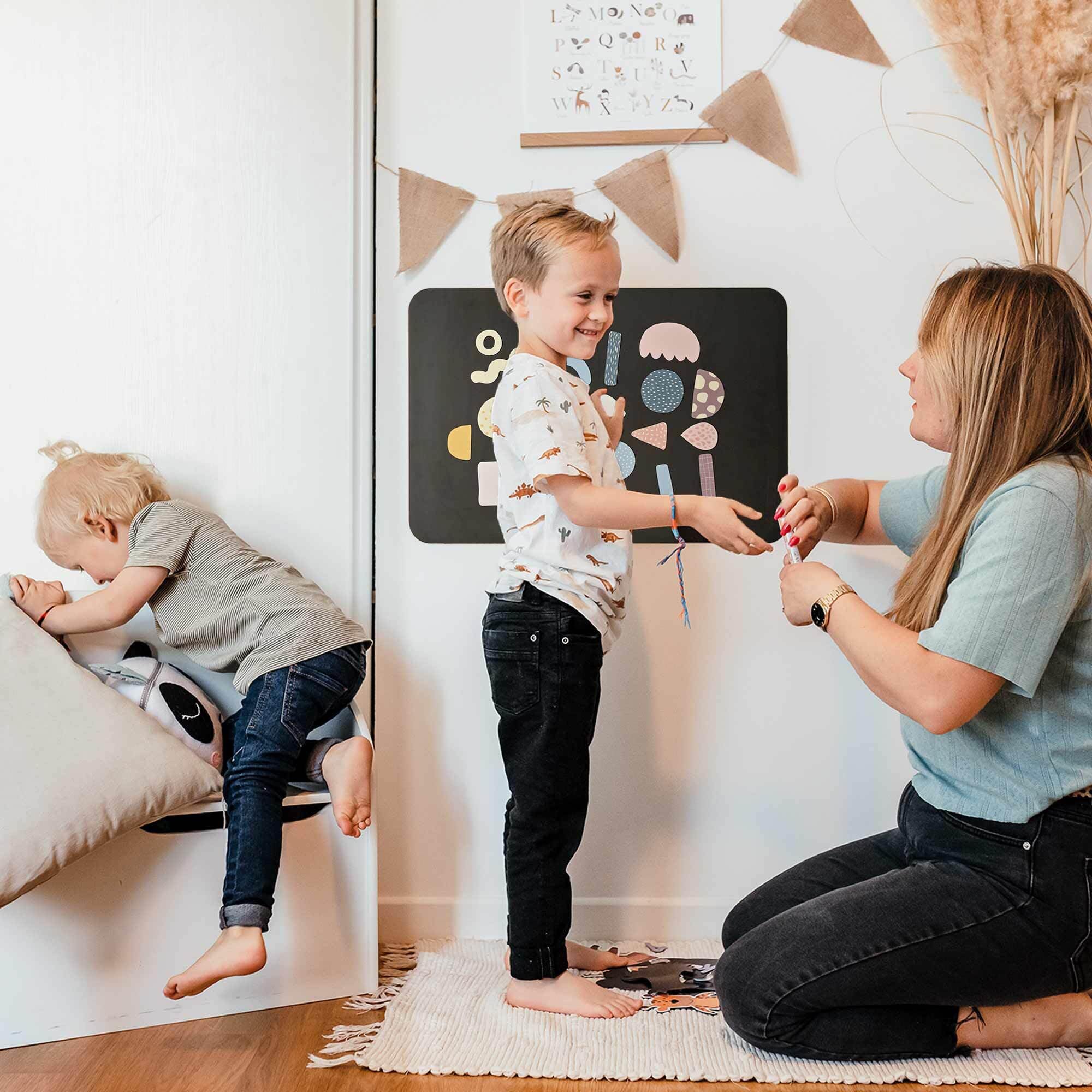 FERFLEX - tableau magnetique enfant - Rectangle - deco murale avec bande magnetique adhesive repositionnable - vendu avec un jeu de formes géométrique - 38x58cm.