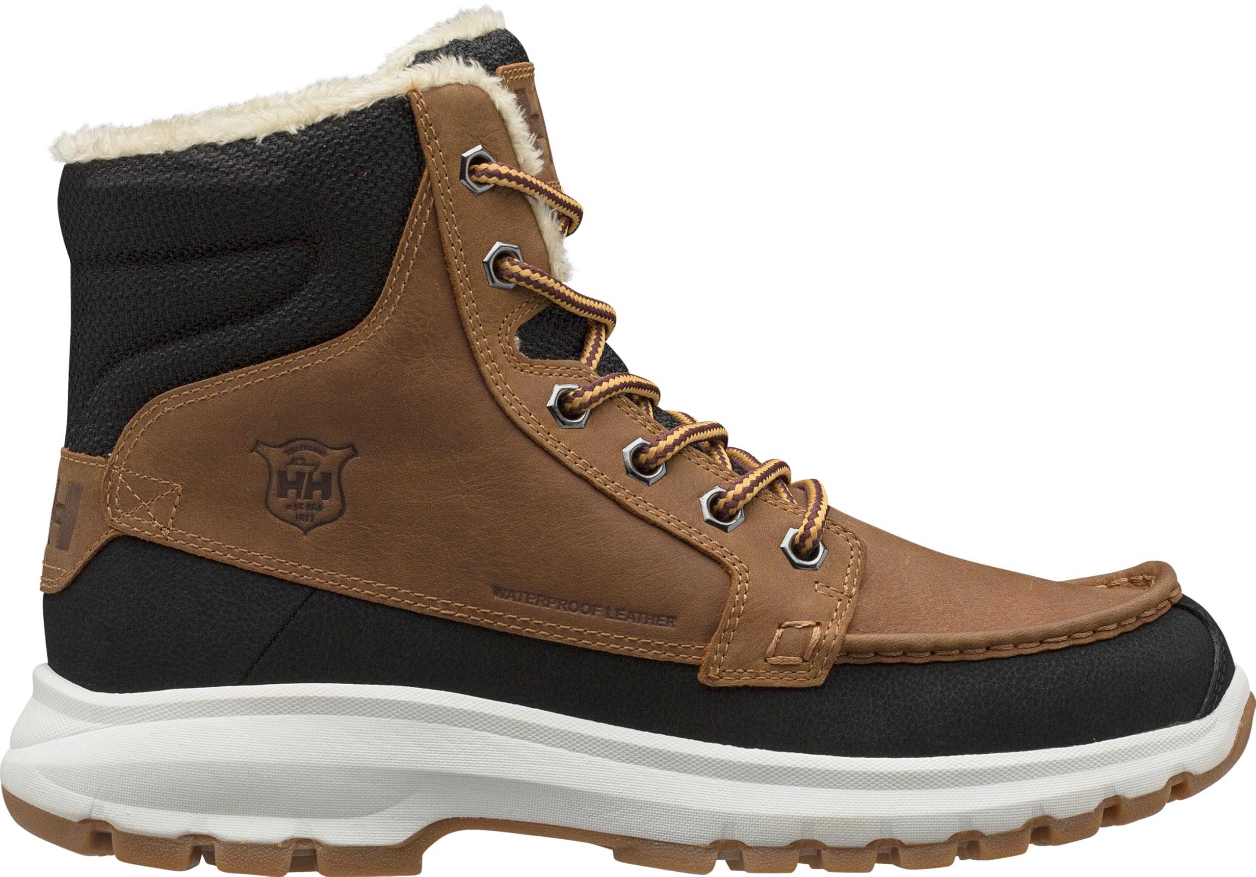 Eine Auswahl an Bekleidung und Schuhen von Helly Hansen