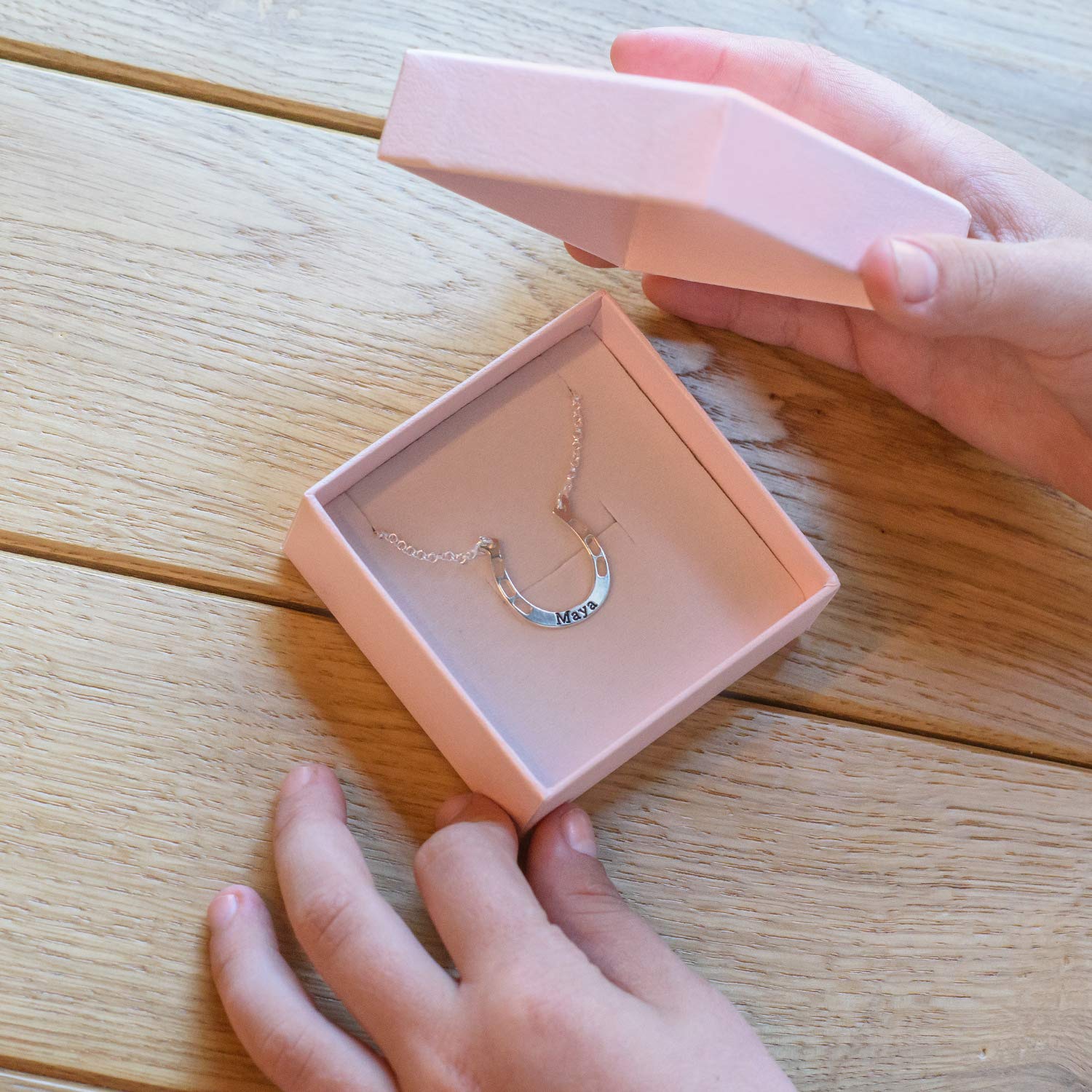MYKA – Collana a ferro di cavallo personalizzata – Regali per compleanno, natale