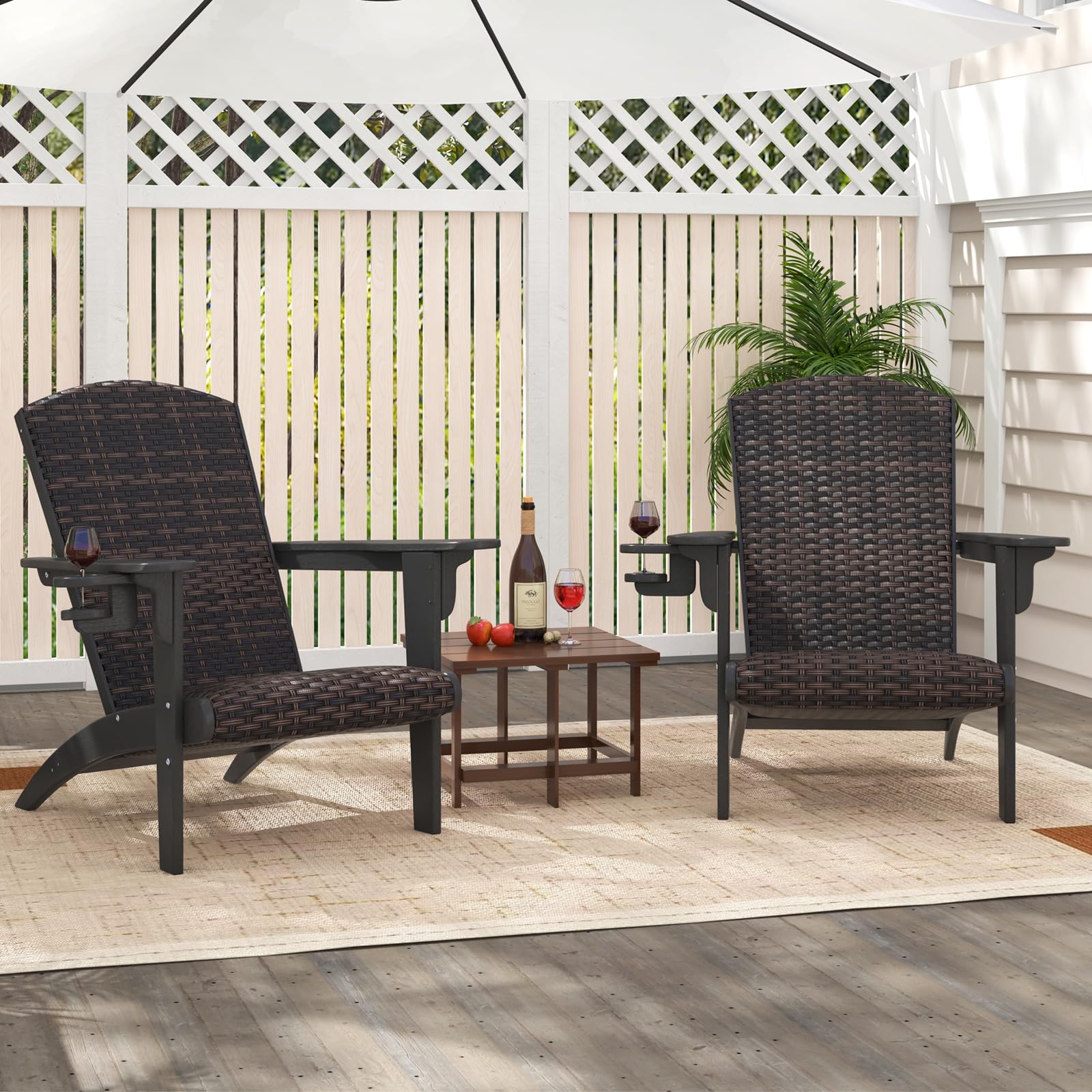 COSTWAY Adirondack Stuhl mit Getränkehalter, Adirondack Chair aus HDPE und Rattan, Gartensessel mit gepolstertem Sitz und Rückenlehne, für Garten, Terrasse (Schwarz + Braun gemischt)
