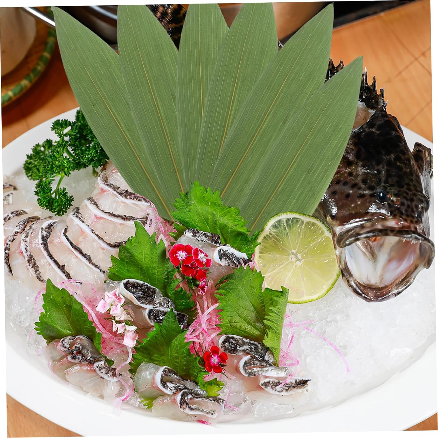 100pcs Bamboo Leaves Decor for Sushi and Sashimi Leaf Shaped Serving Mats for Japanese Cuisine and Restaurant Decoration