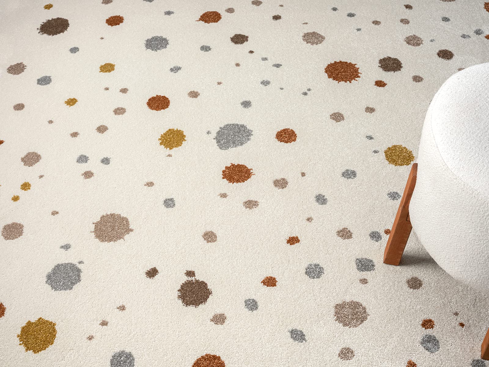 the carpet Dreamy Kids - Alfombra Infantil Moderna, Pelo Suave, fácil de cuidar, no destiñe, Estampado de Puntos, Crema, 120 x 170 cm